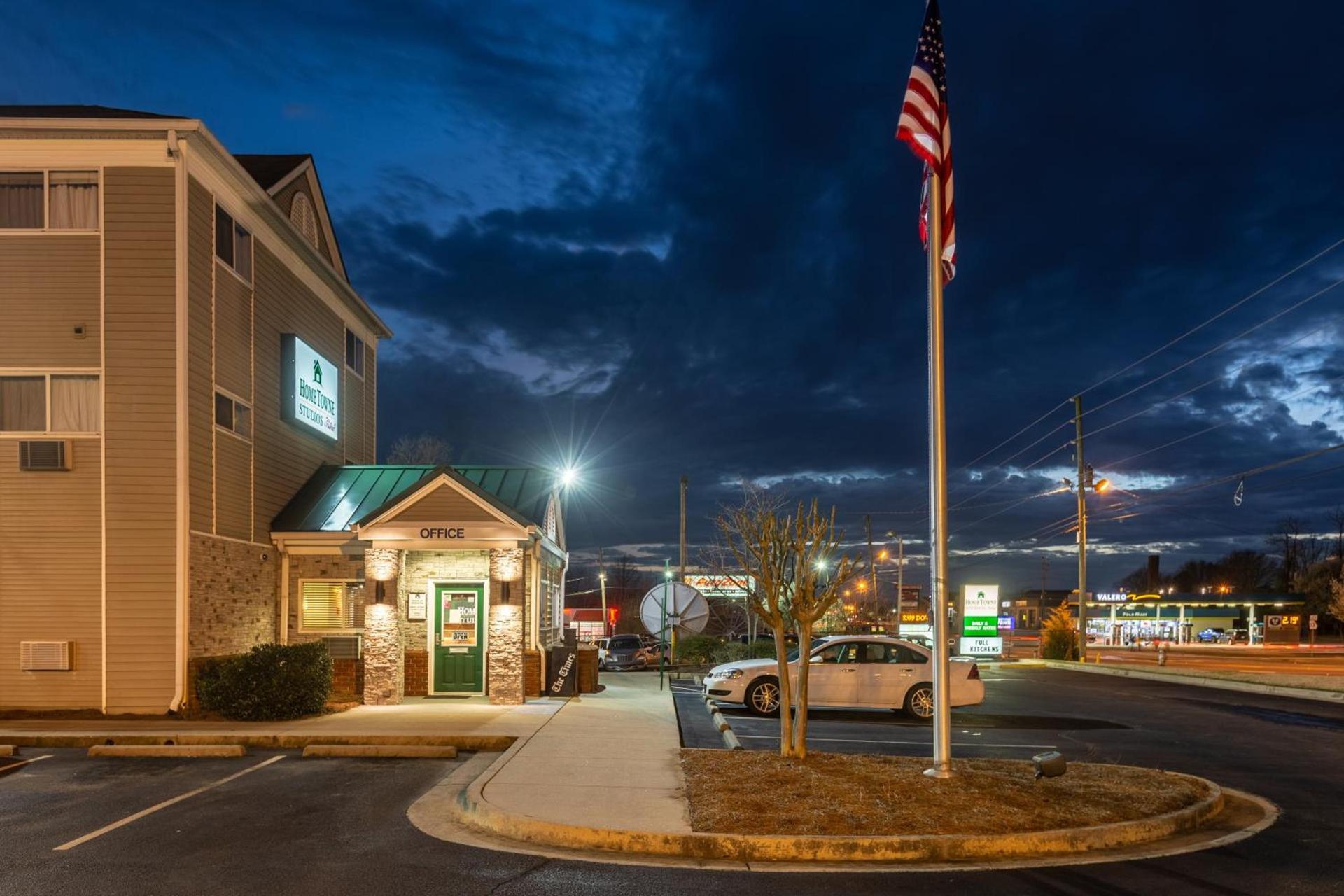 HomeTowne Studios by Red Roof Gainesville, GA photo 16
