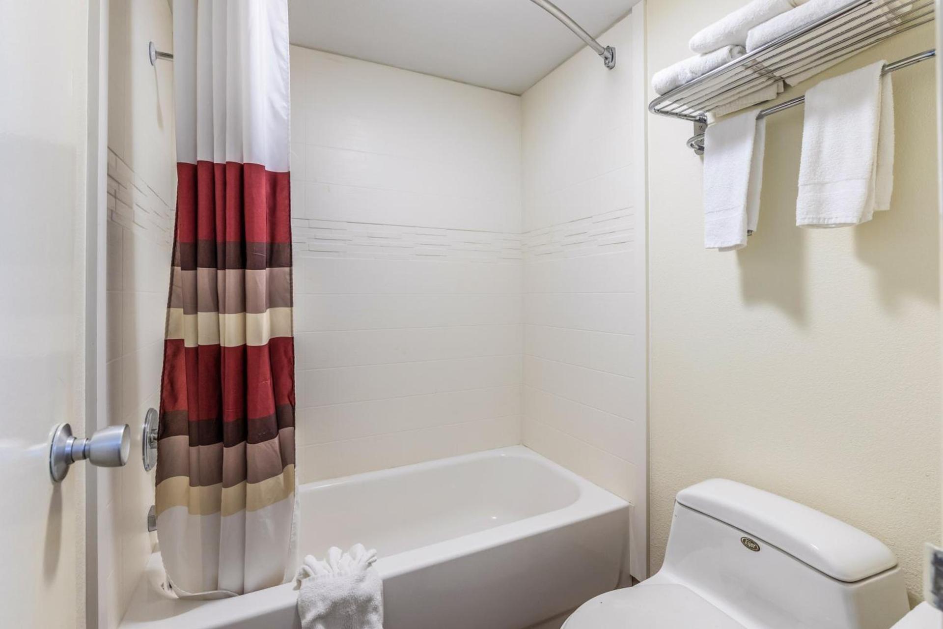 Red Roof Inn Caryville photo 30