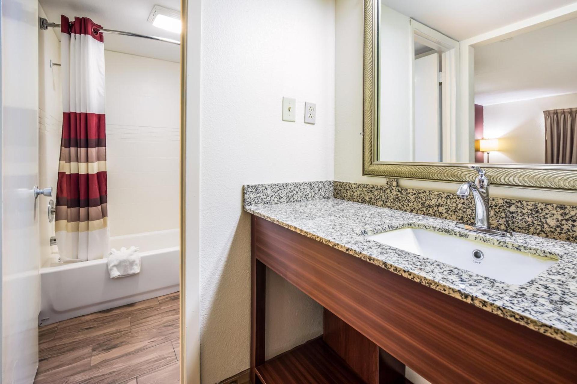 Red Roof Inn Caryville photo 27
