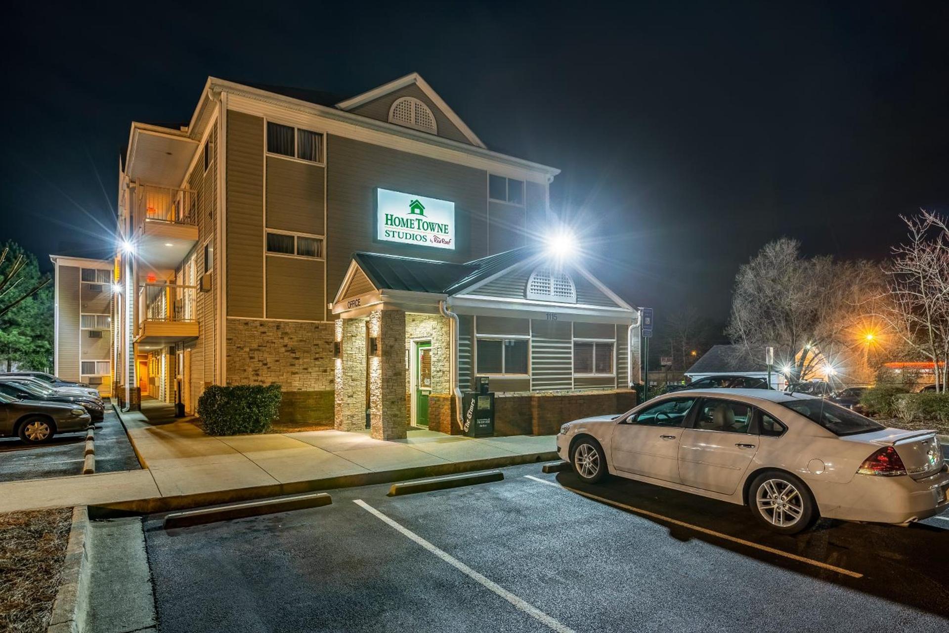 HomeTowne Studios by Red Roof Gainesville, GA photo 18