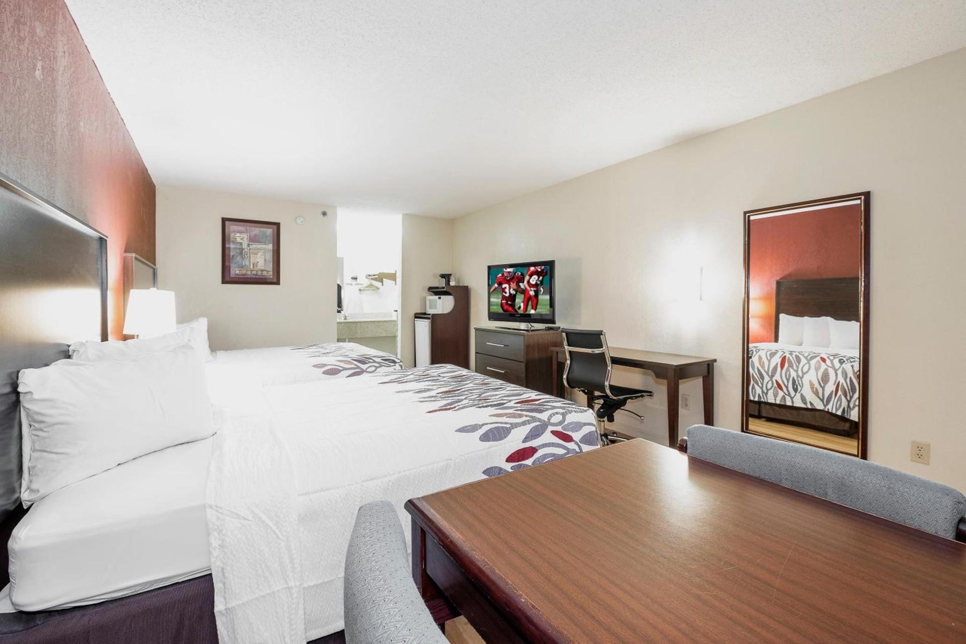 Red Roof Inn & Suites Rome photo 13