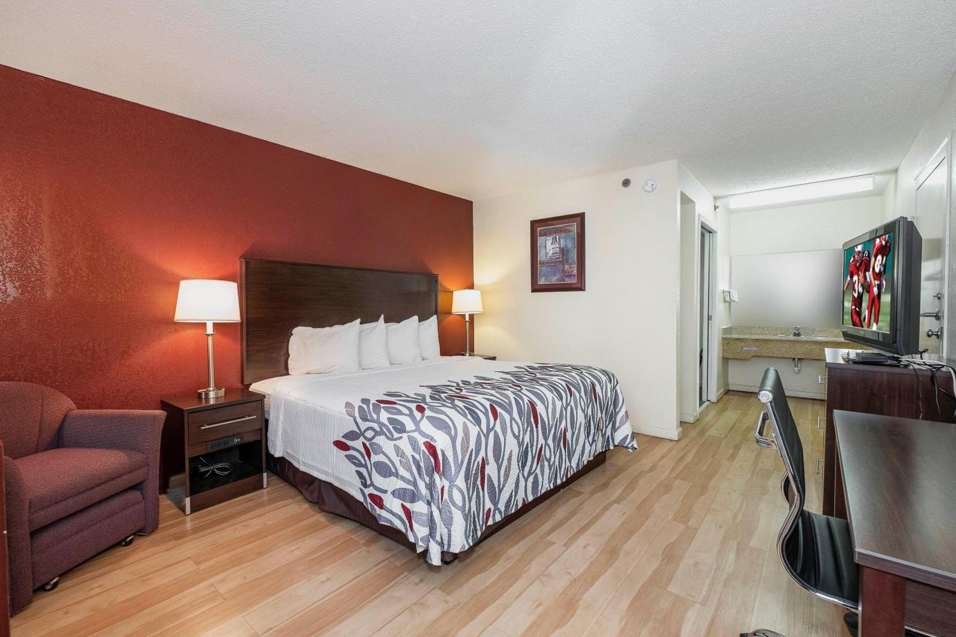 Red Roof Inn & Suites Rome photo 34