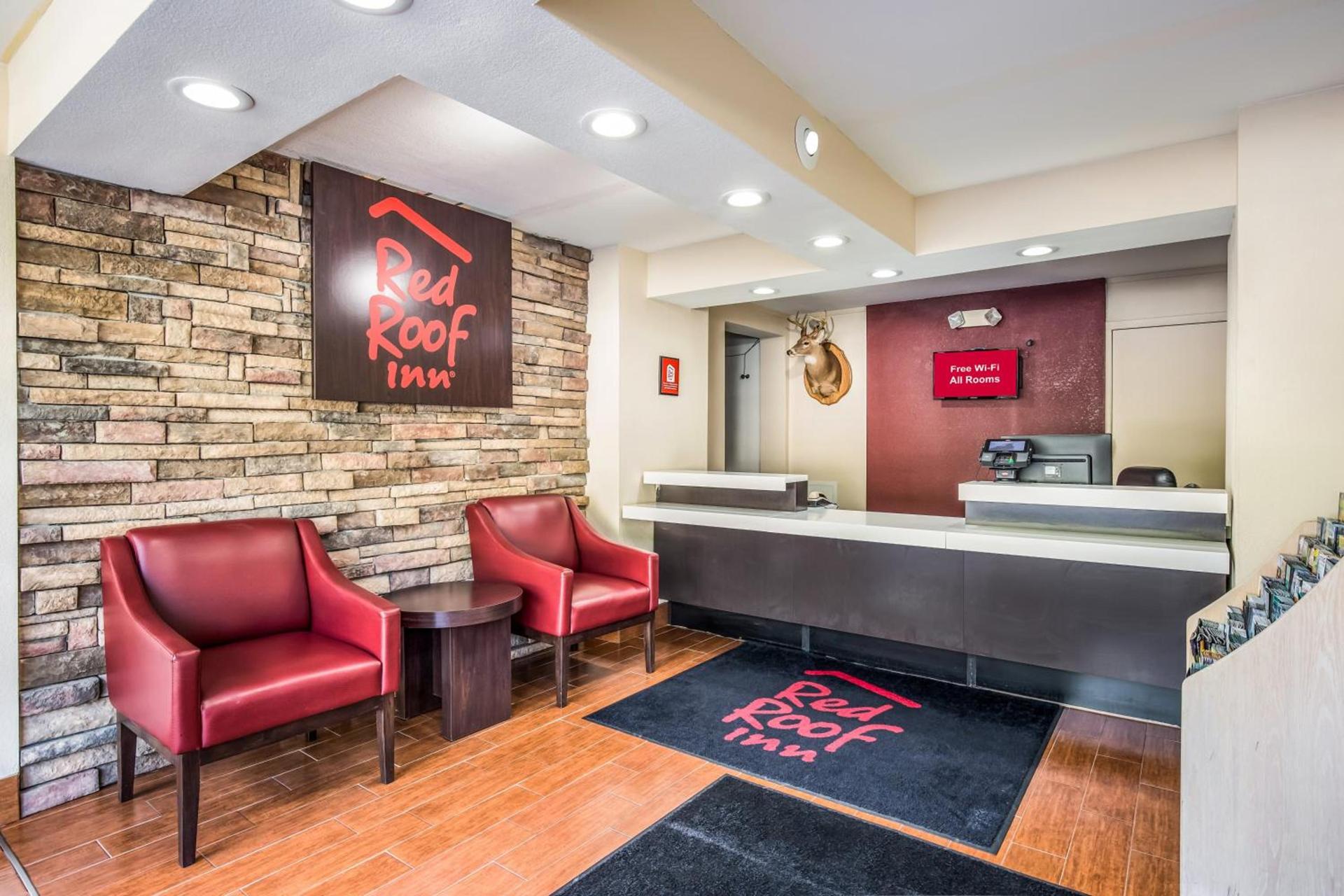 Red Roof Inn Caryville photo 12