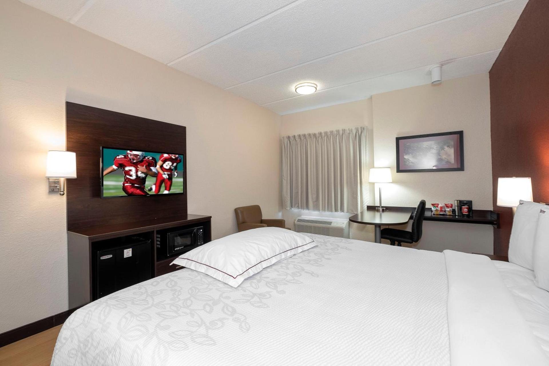 Red Roof Inn PLUS+ Jacksonville – Southpoint photo 11