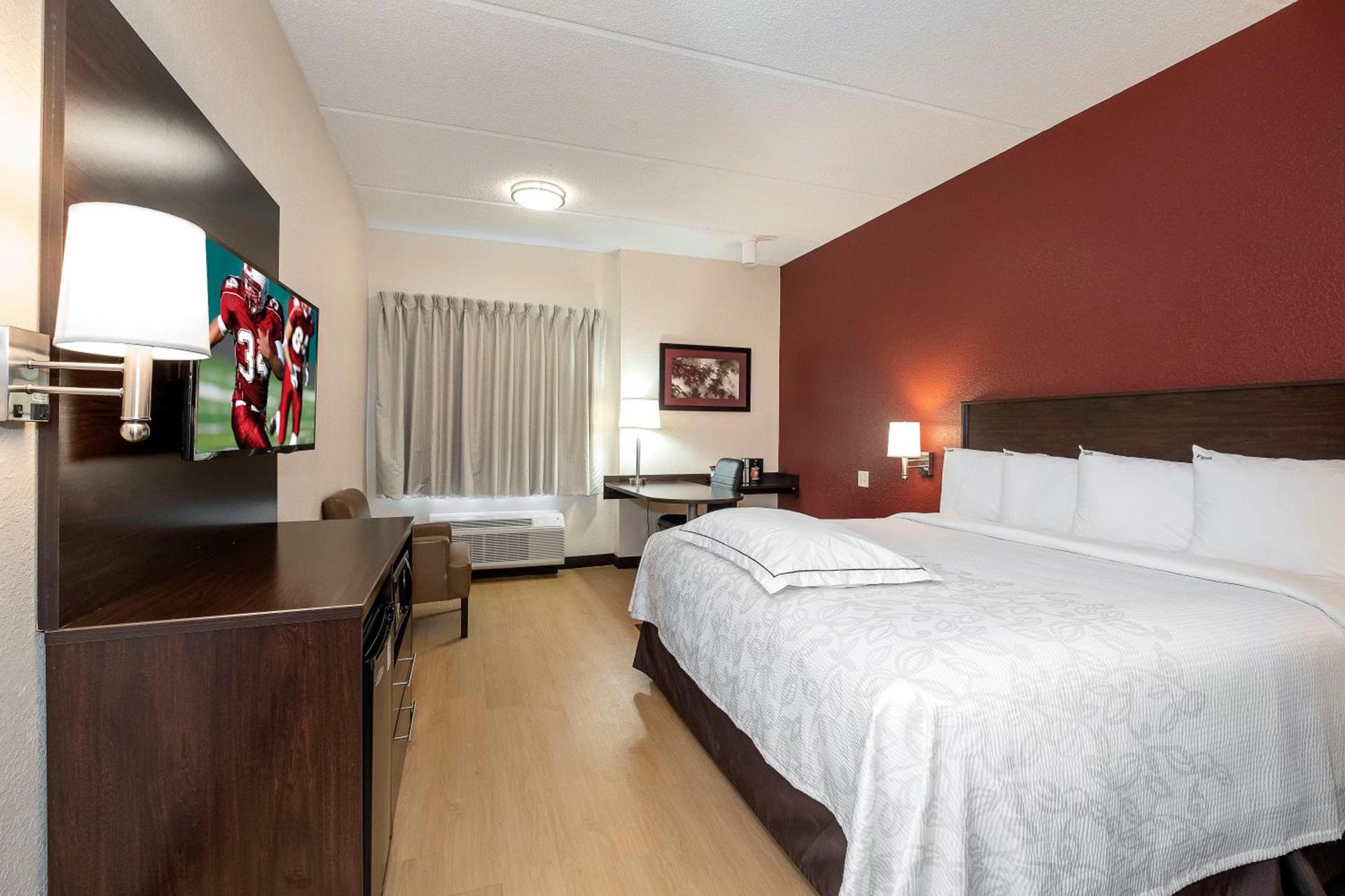 Red Roof Inn PLUS+ Jacksonville – Southpoint photo 10