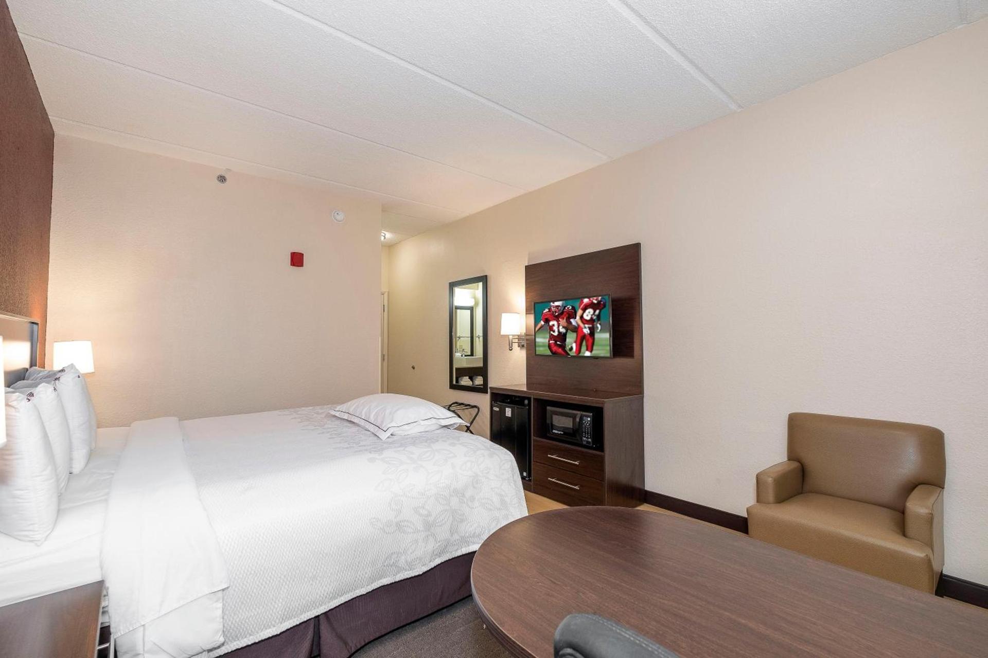 Red Roof Inn PLUS+ Jacksonville – Southpoint photo 12