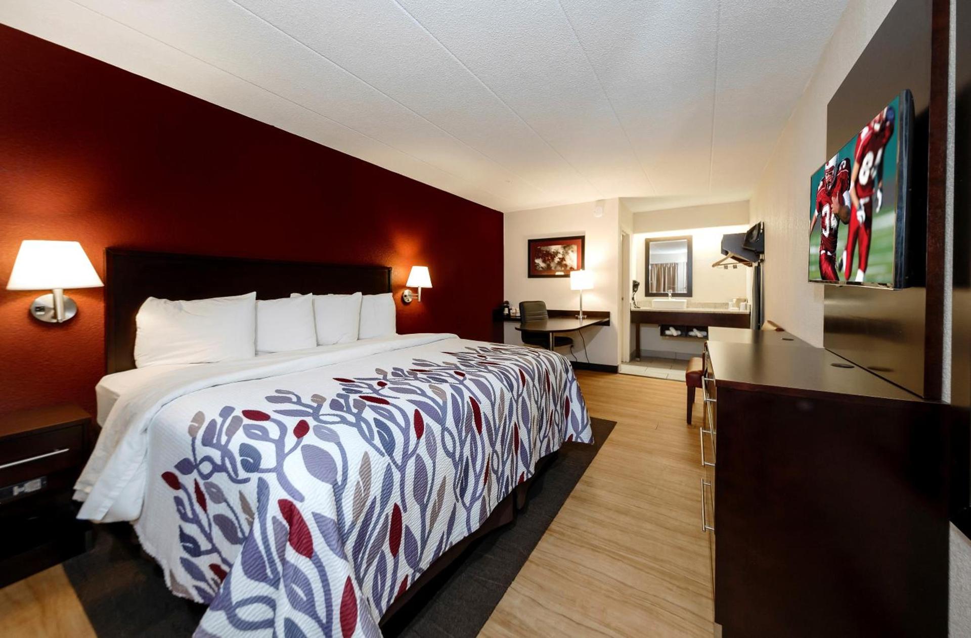 Red Roof Inn Lansing East - MSU photo 6