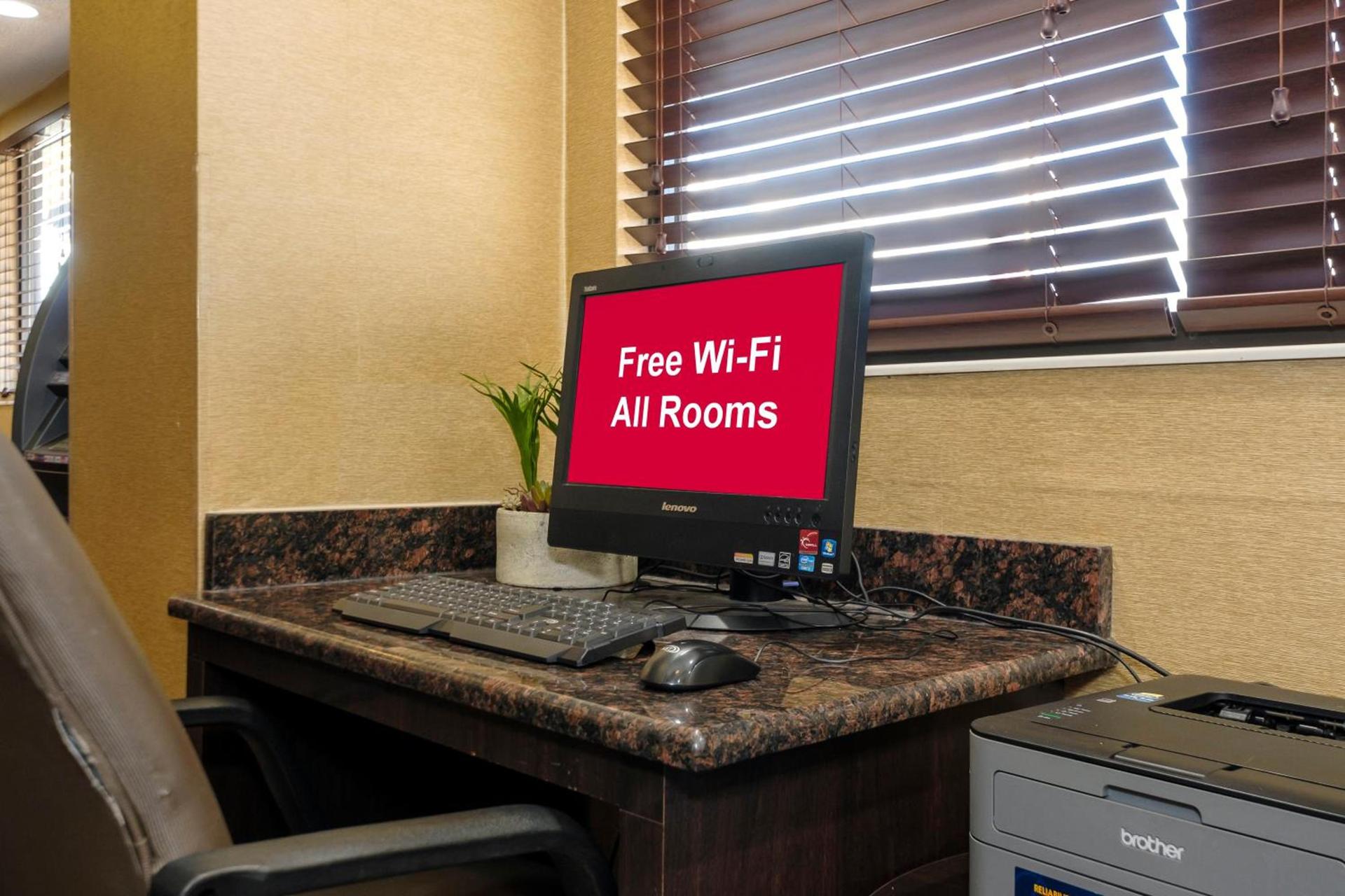 Red Roof Inn Lansing East - MSU photo 5