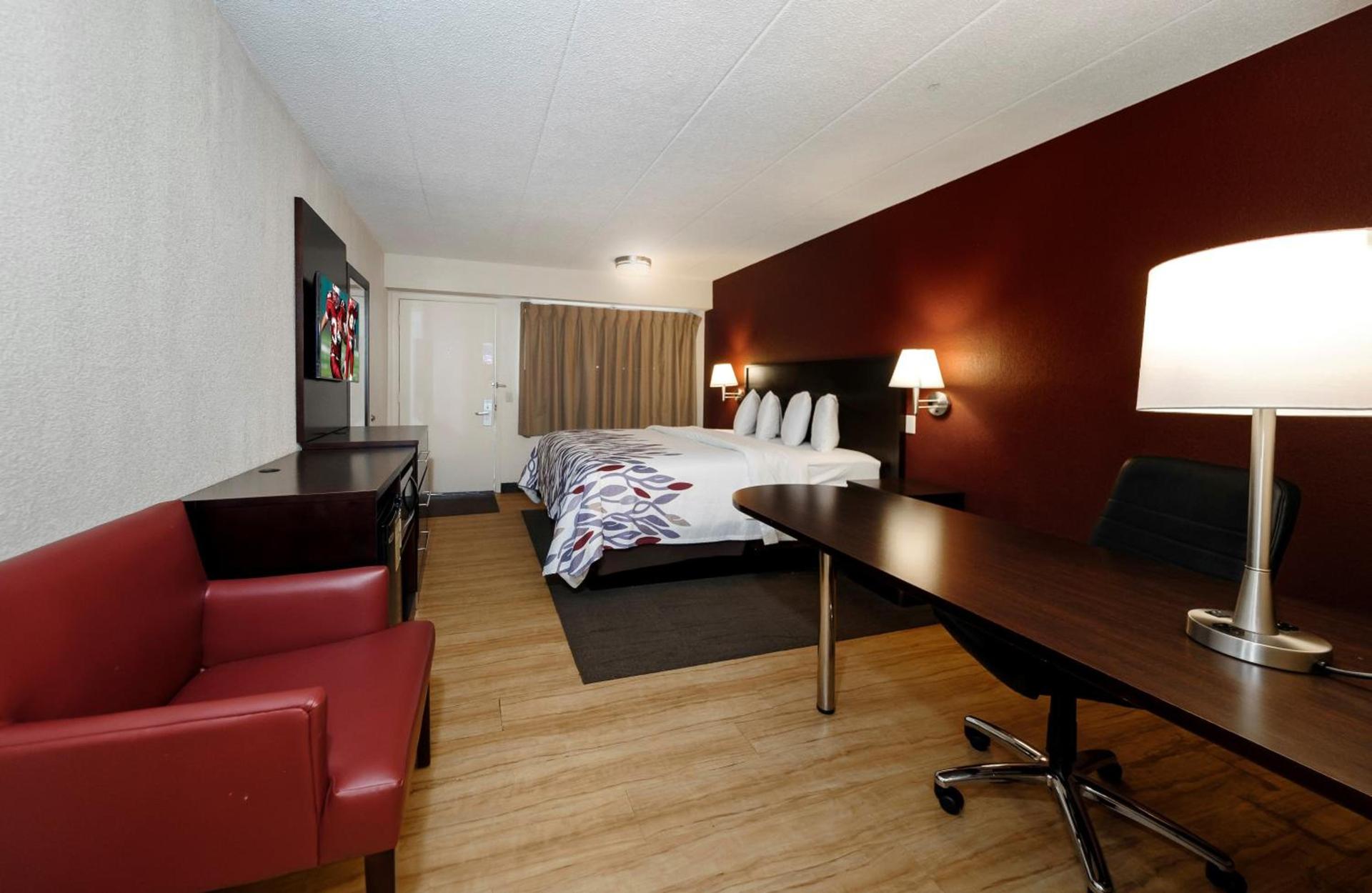 Red Roof Inn Lansing East - MSU photo 11