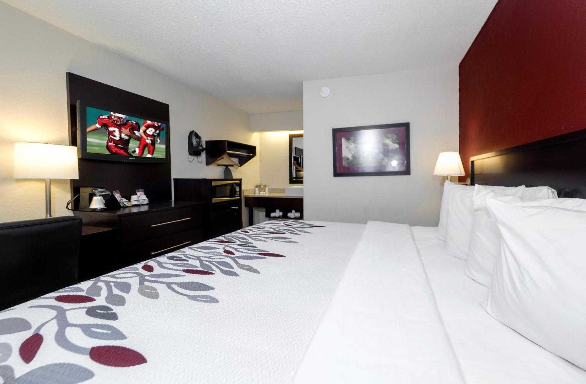 Red Roof Inn Lansing East - MSU photo 9