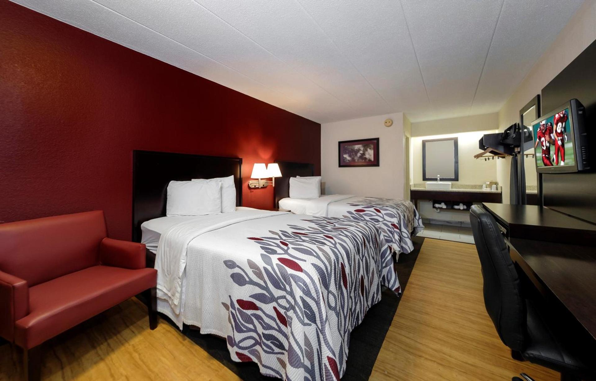 Red Roof Inn Lansing East - MSU photo 12