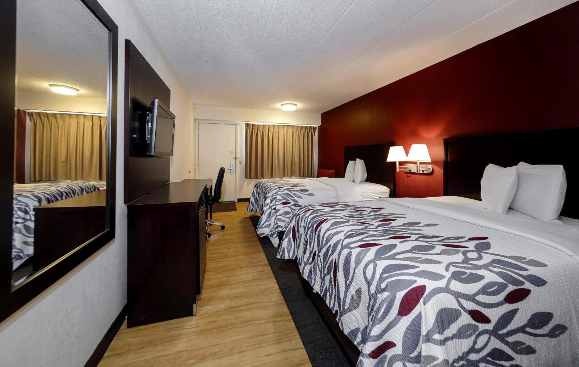 Red Roof Inn Lansing East - MSU photo 14