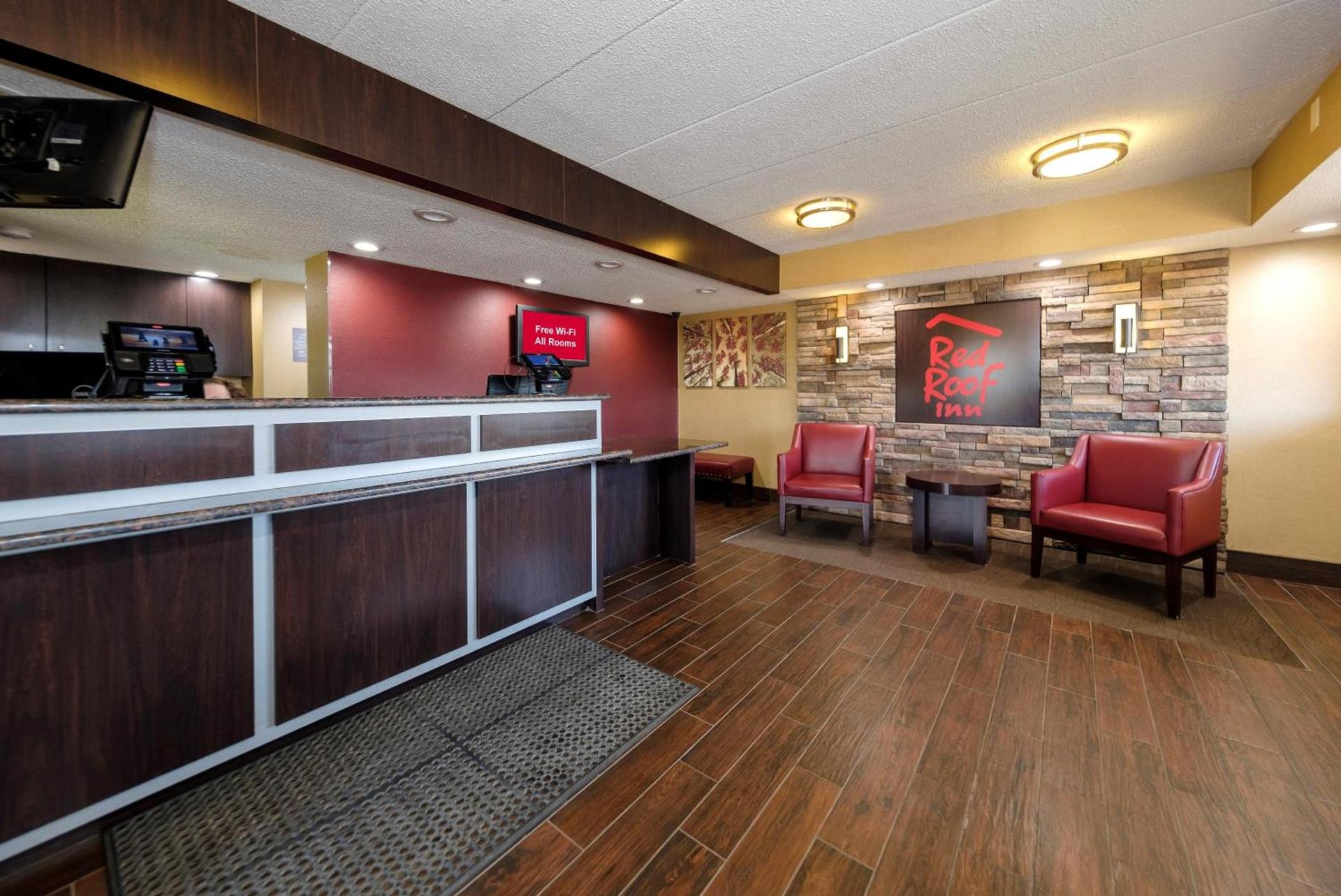 Red Roof Inn Lansing East - MSU photo 2