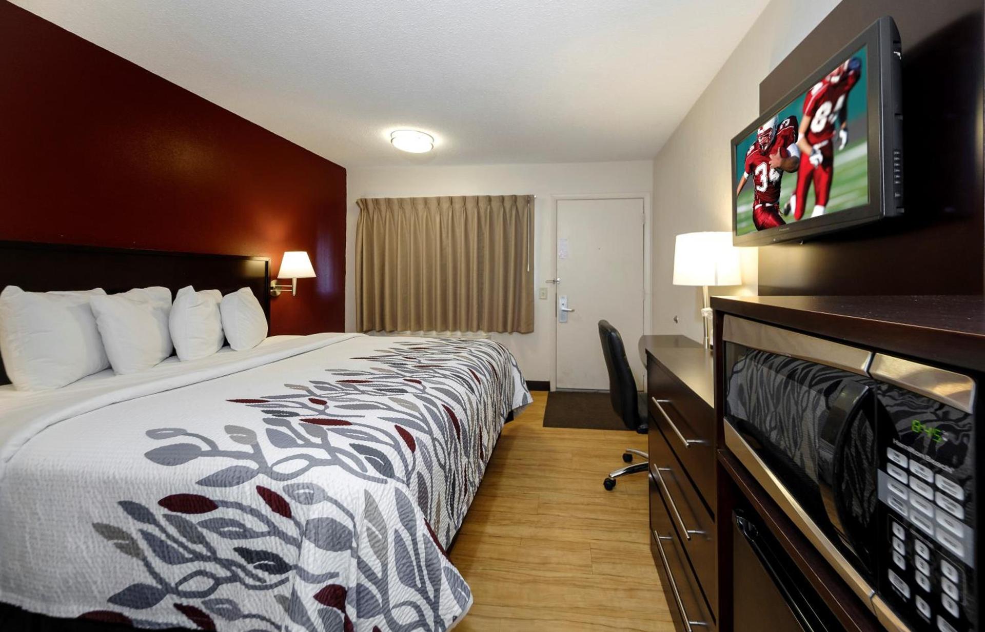 Red Roof Inn Lansing East - MSU photo 7