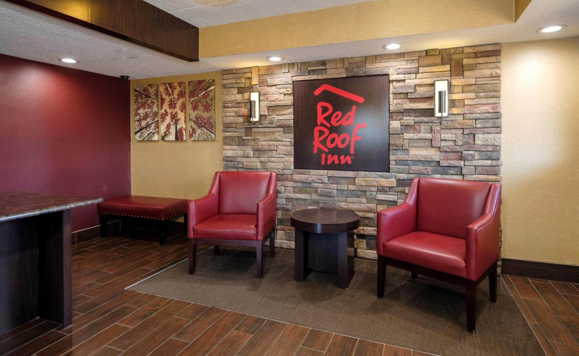 Red Roof Inn Lansing East - MSU photo 3