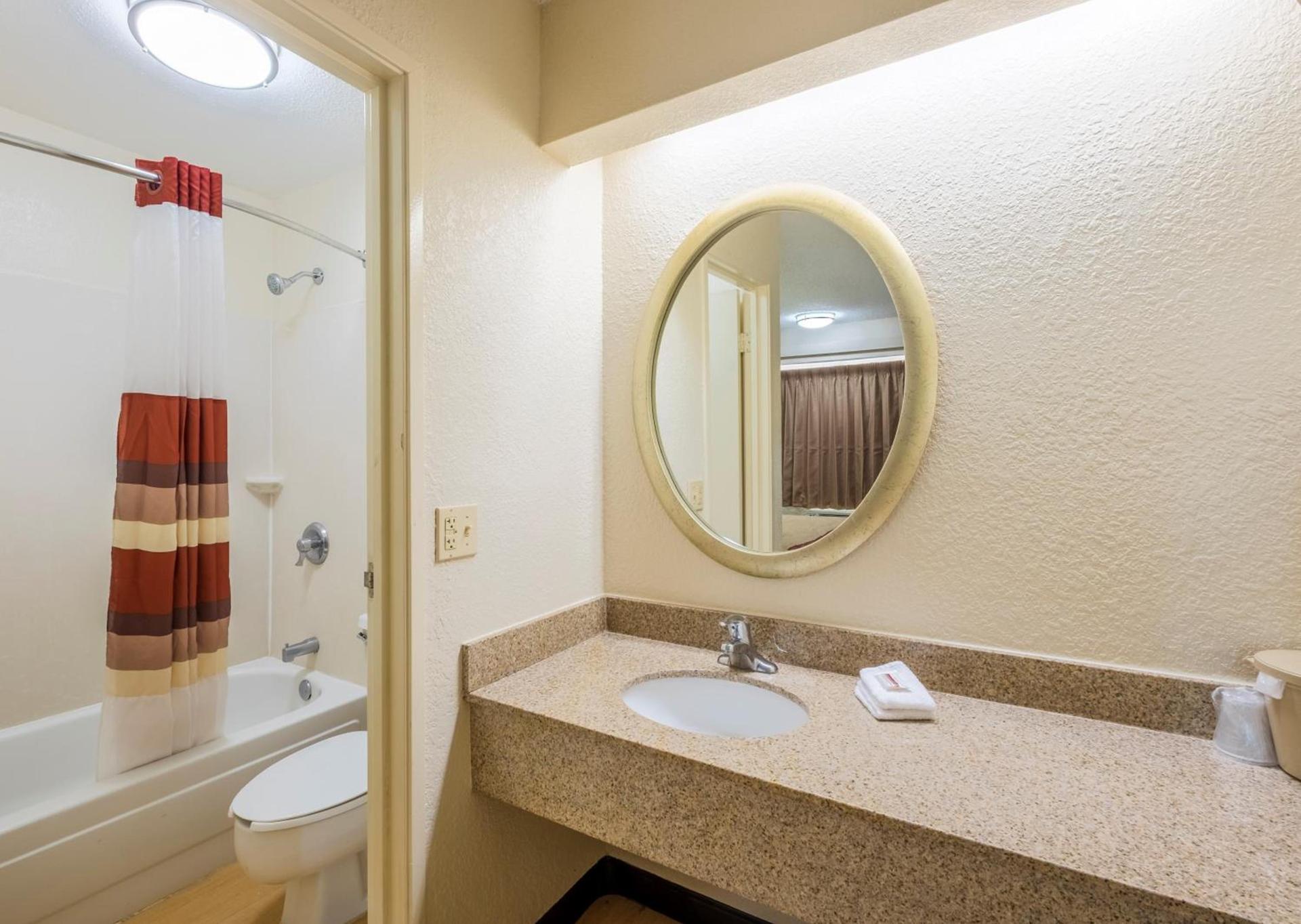 Red Roof Inn Jacksonville Airport photo 22