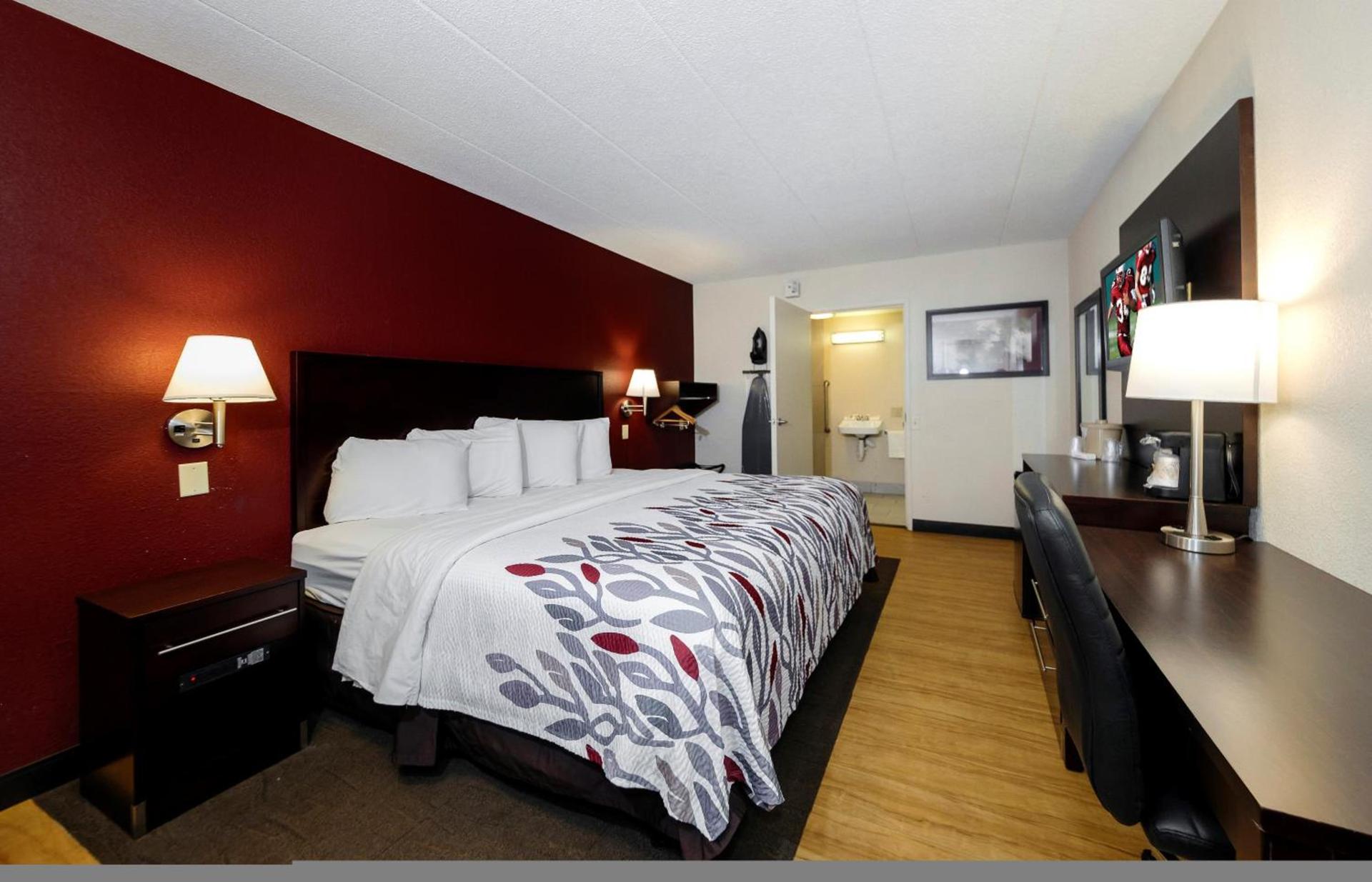 Red Roof Inn Lansing East - MSU photo 23