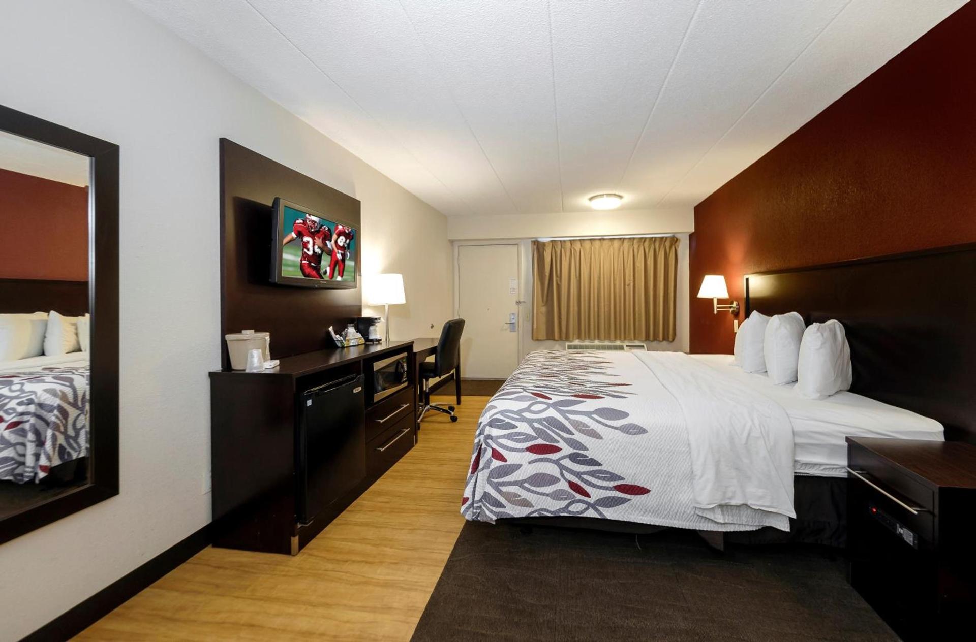Red Roof Inn Lansing East - MSU photo 16