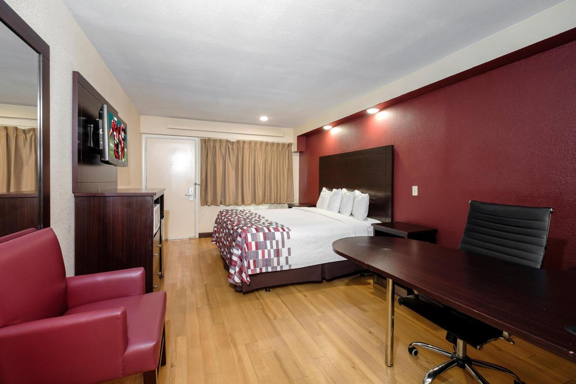 Red Roof Inn Tallahassee - University photo 11