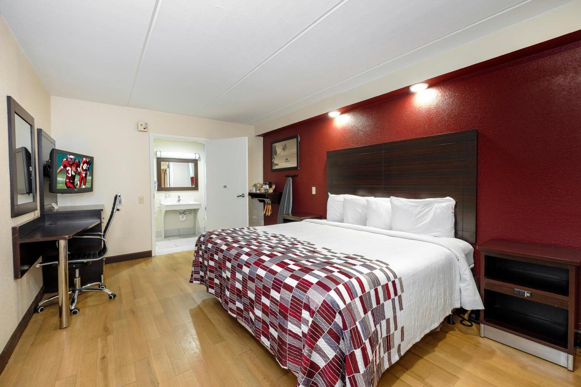 Red Roof Inn Tallahassee - University photo 23