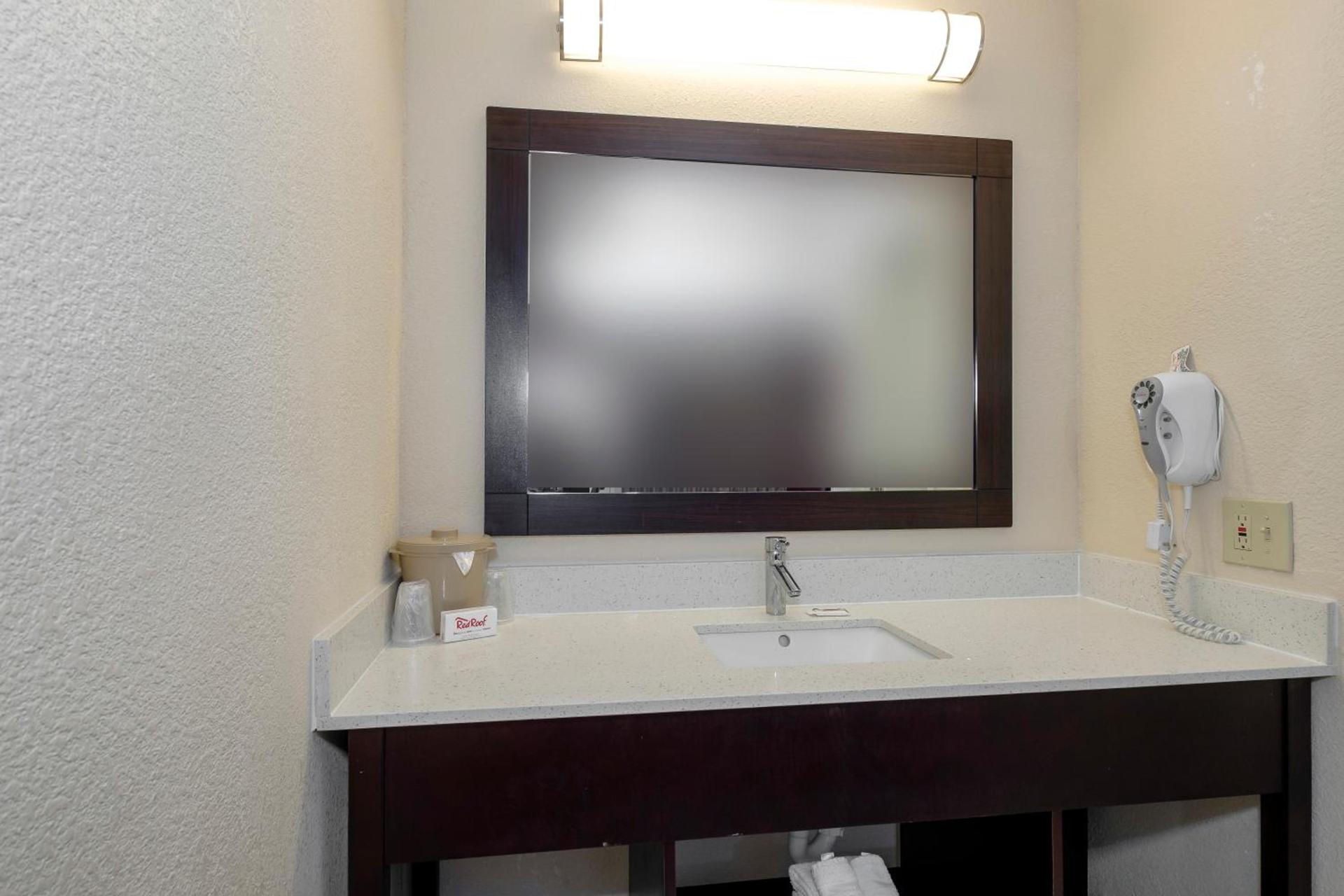 Red Roof Inn Tallahassee - University photo 28