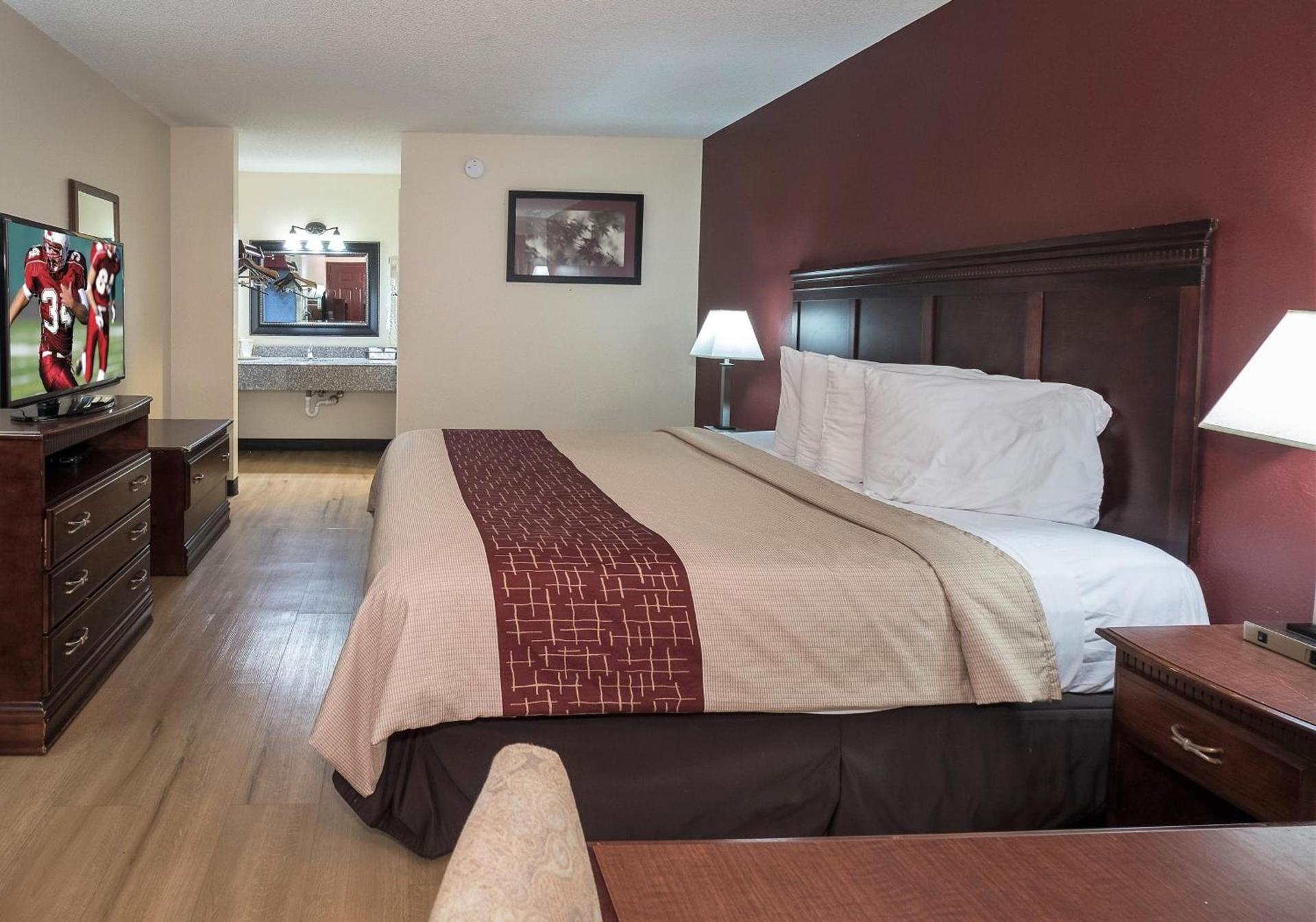 Red Roof Inn Chipley photo 13