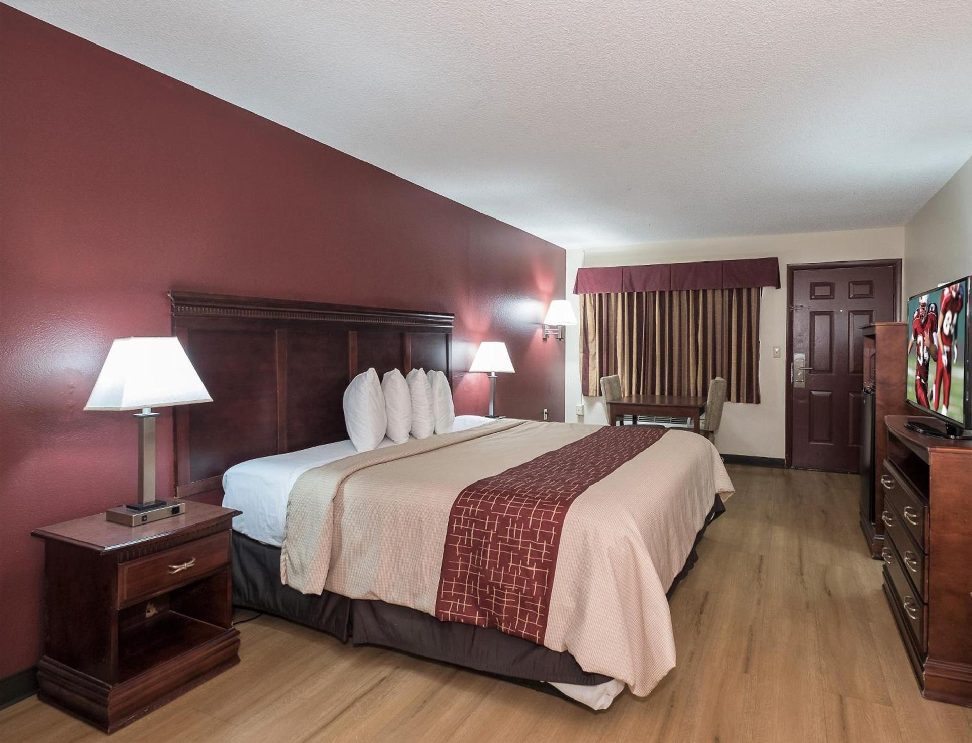 Red Roof Inn Chipley photo 17