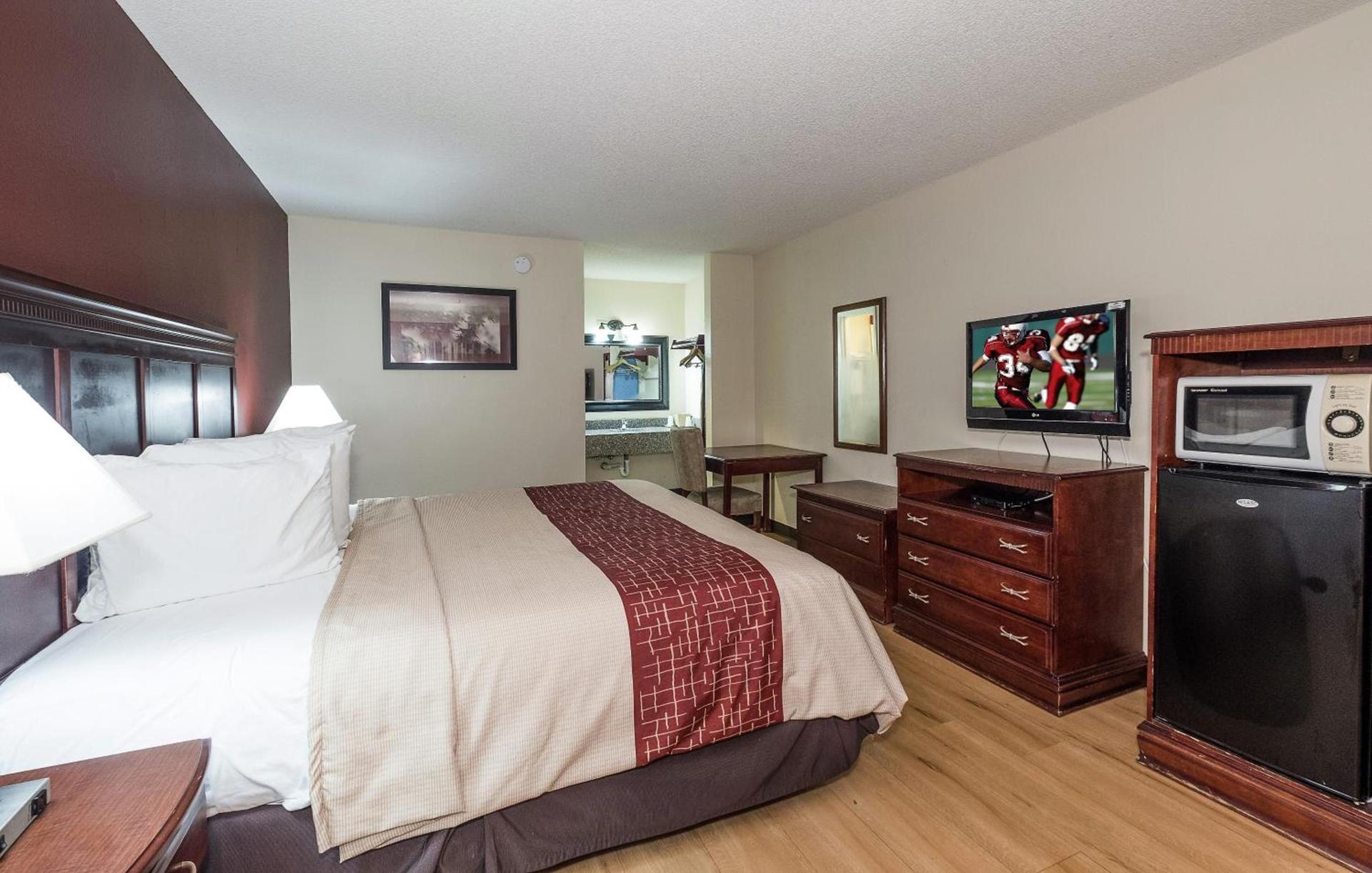 Red Roof Inn Chipley photo 18