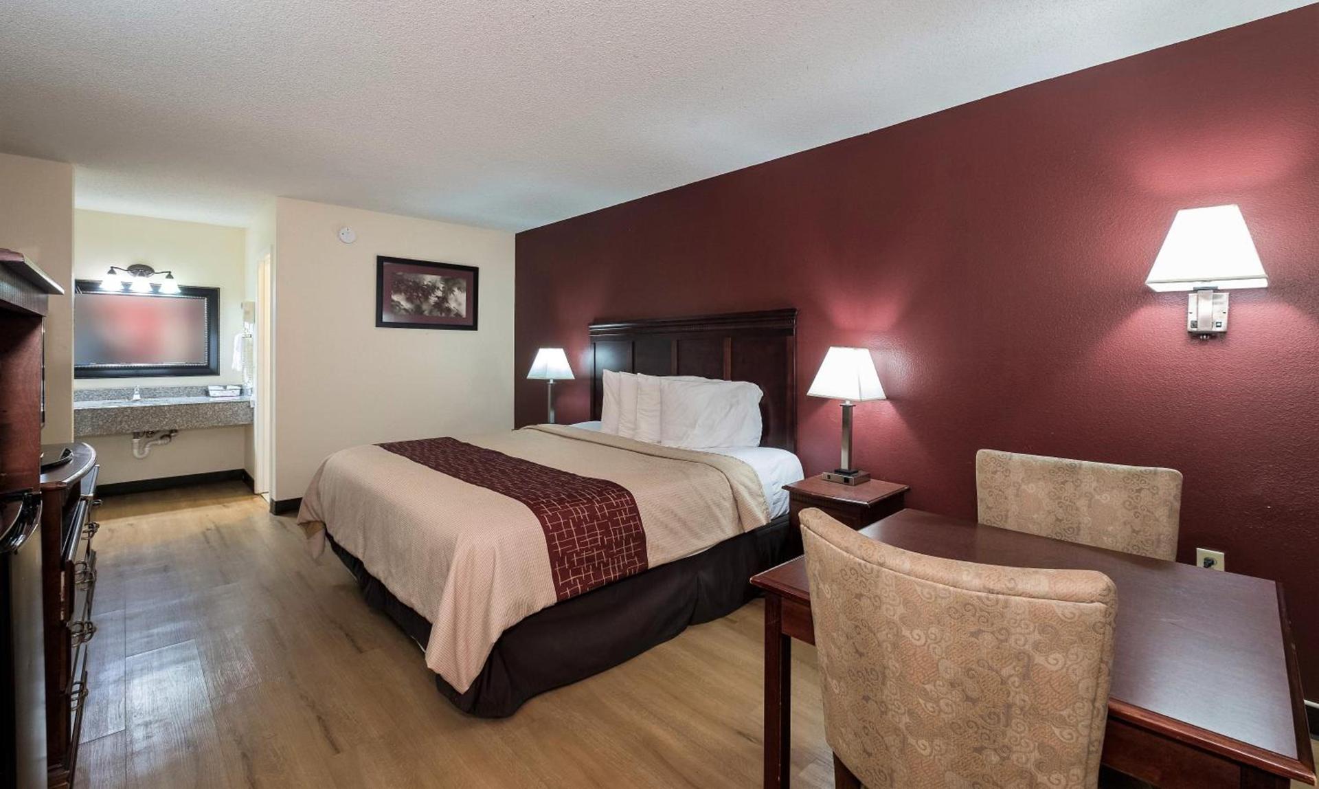Red Roof Inn Chipley photo 20