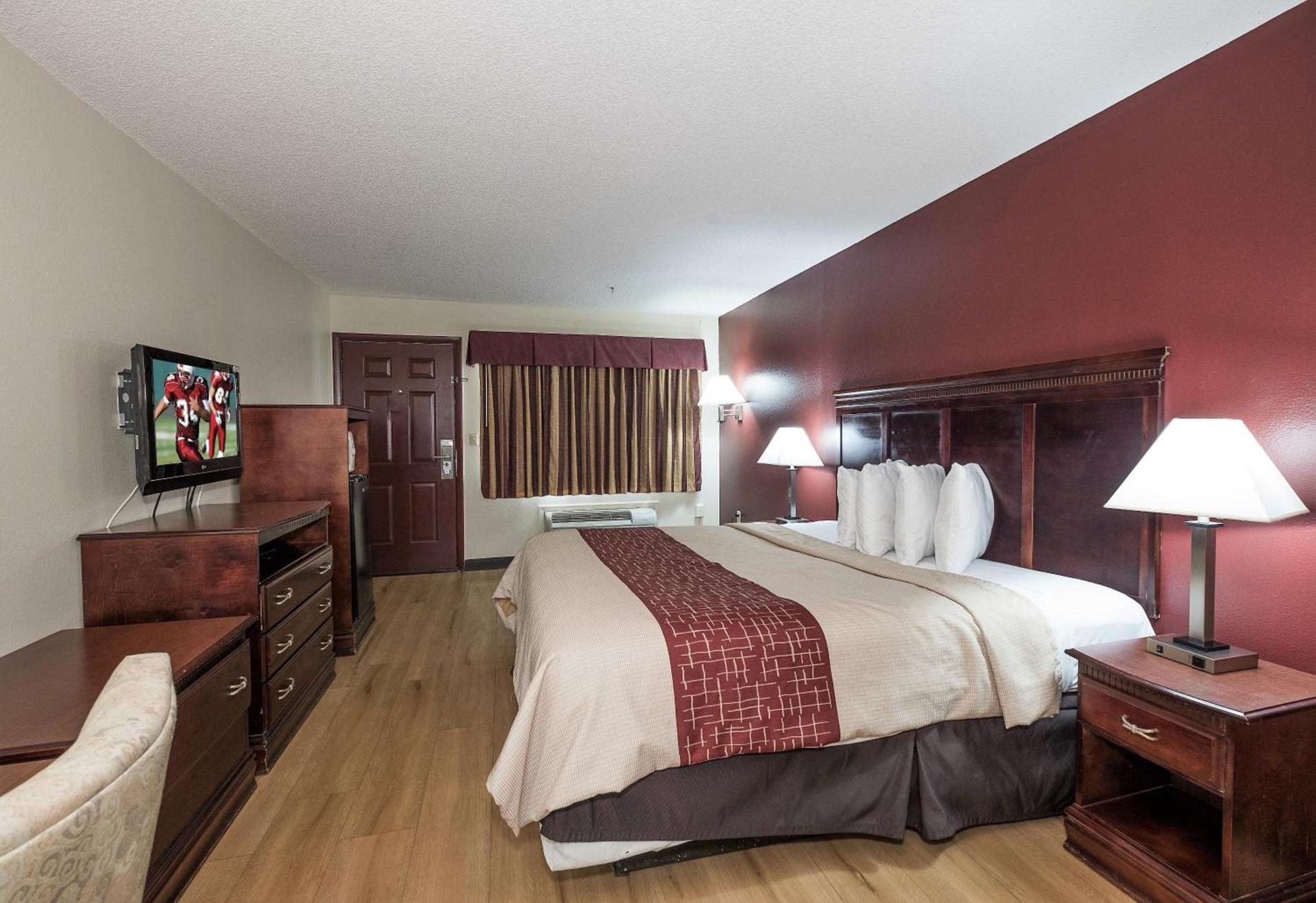 Red Roof Inn Chipley photo 21
