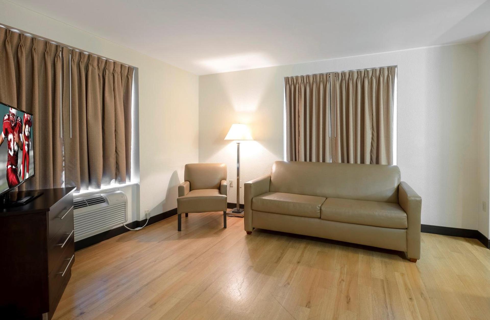 Red Roof Inn PLUS Henderson photo 11