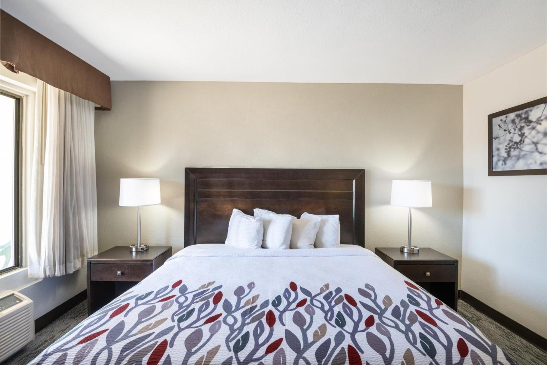 Red Roof Inn Tucson Downtown - University photo 14