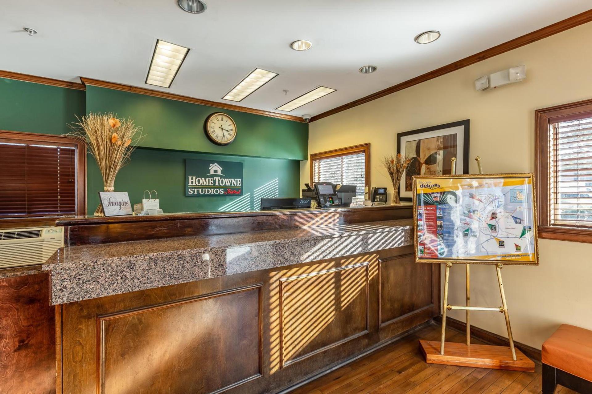 HomeTowne Studios by Red Roof Atlanta - Chamblee photo 10