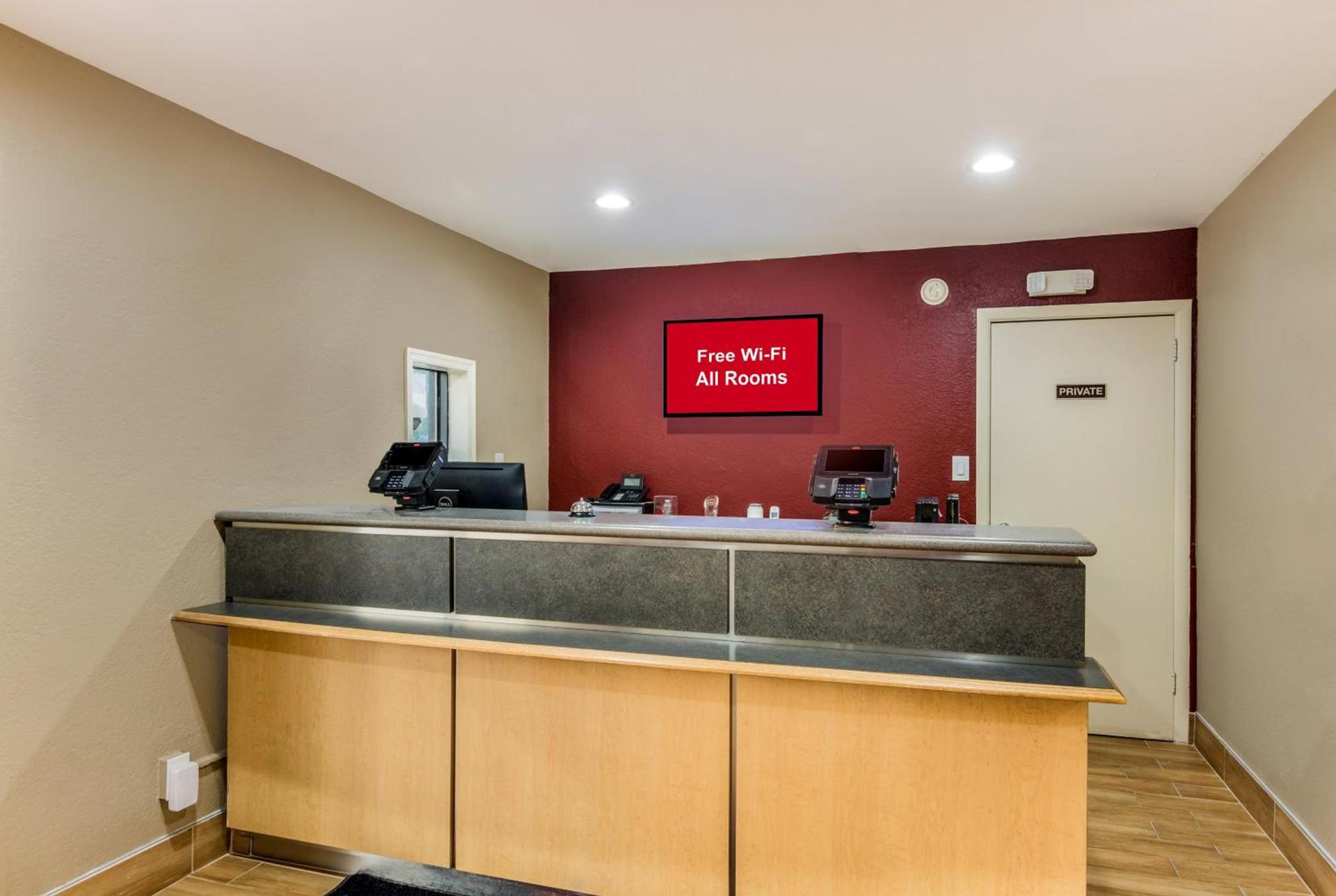 Red Roof Inn Williamsburg photo 15