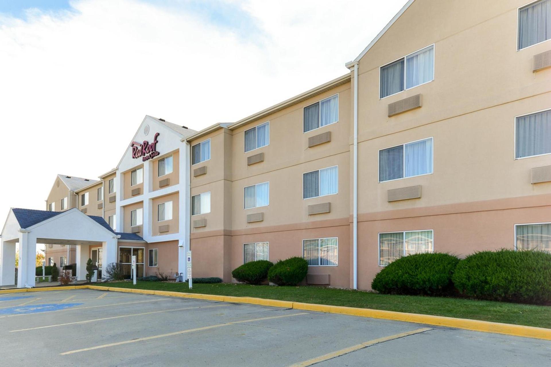 Red Roof Inn & Suites Danville, IL photo 2