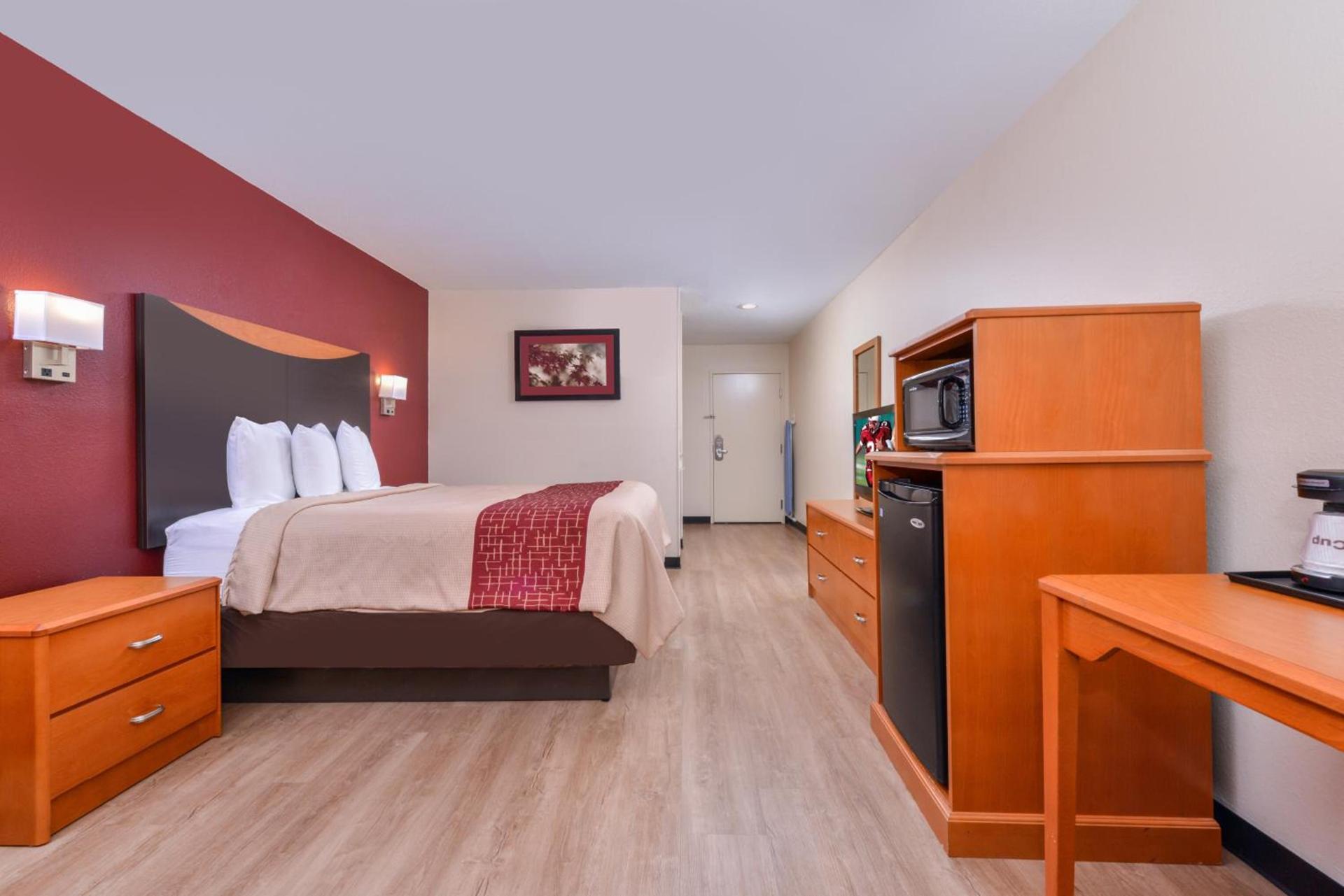 Red Roof Inn & Suites Danville, IL photo 16