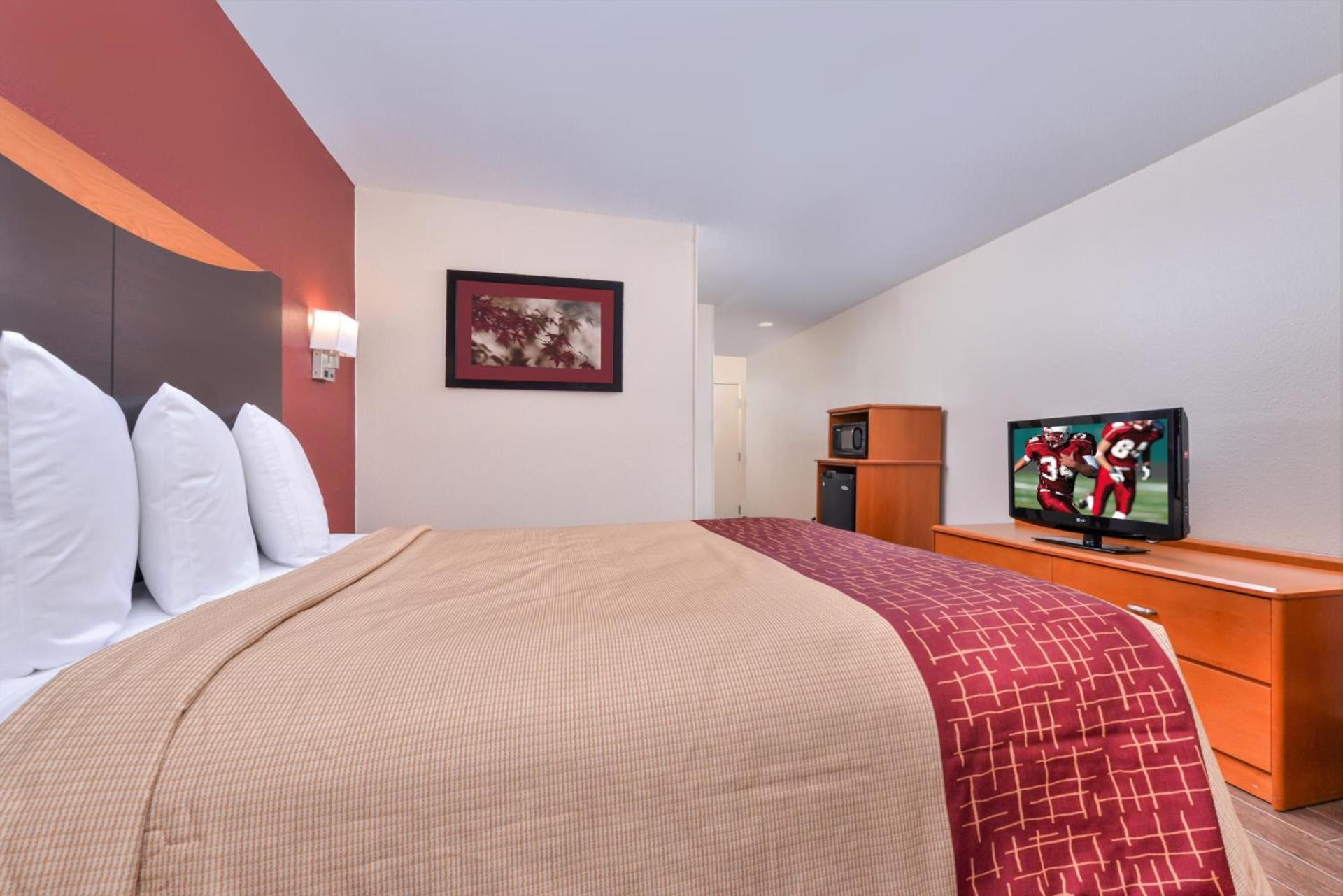 Red Roof Inn & Suites Danville, IL photo 13
