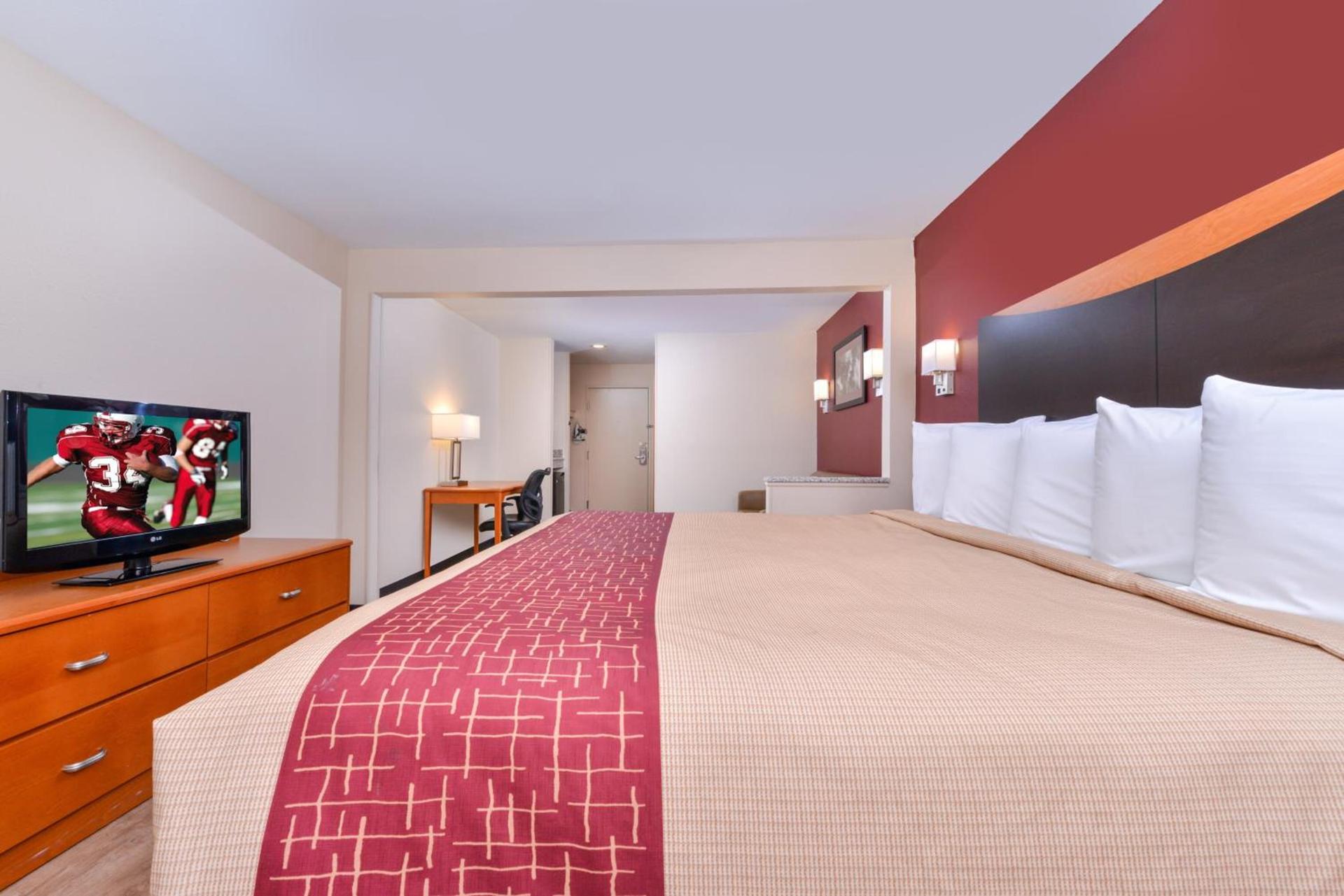 Red Roof Inn & Suites Danville, IL photo 24