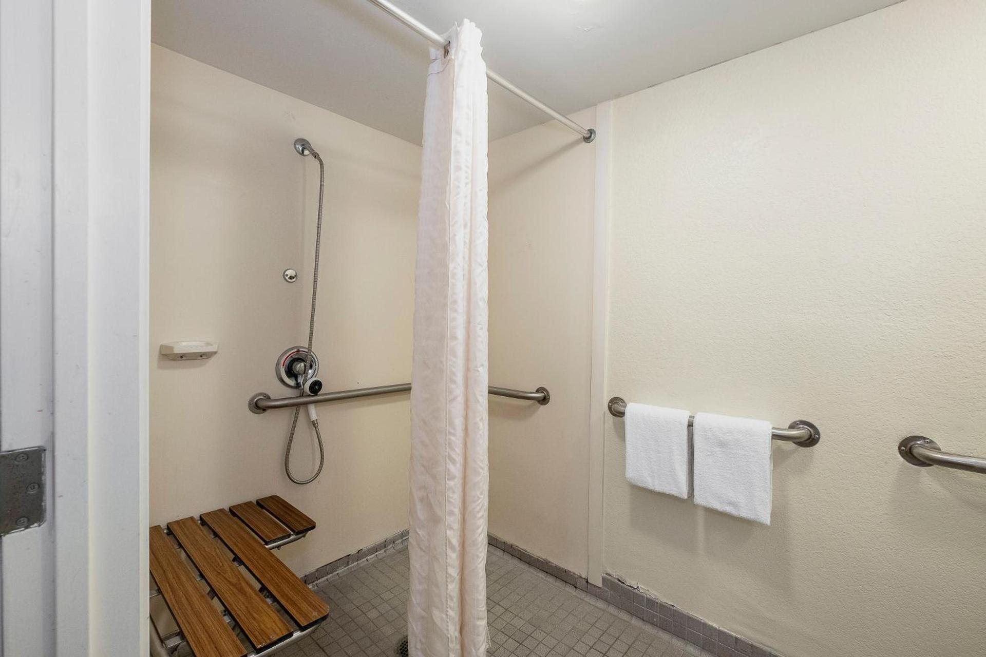 Red Roof Inn Jackson North – Ridgeland photo 62