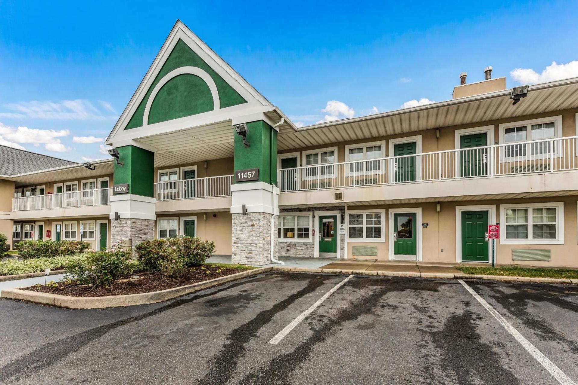 HomeTowne by Red Roof Studios Cincinnati - Sharonville photo 1