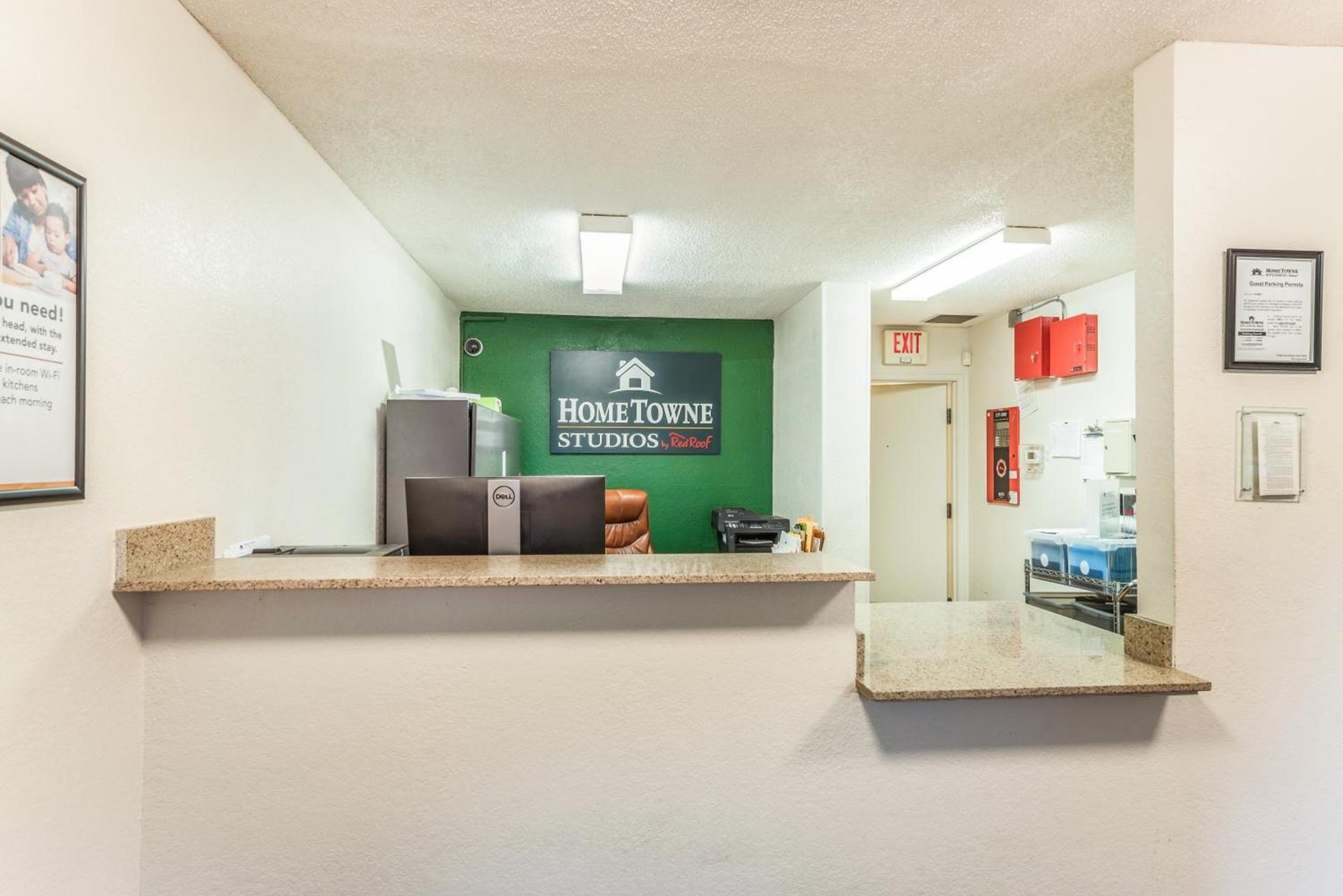 HomeTowne by Red Roof Studios Cincinnati - Sharonville photo 12