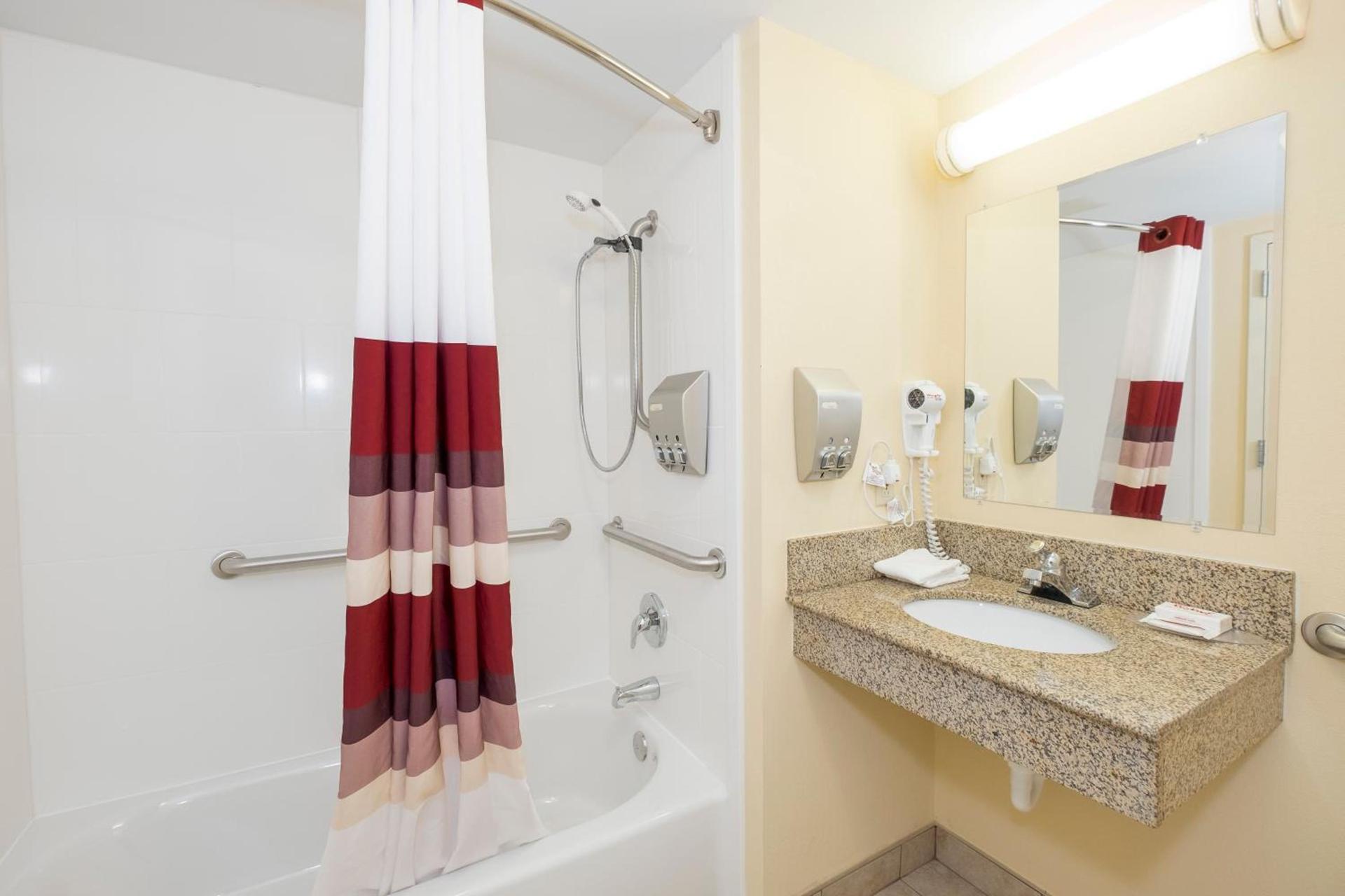 Red Roof Inn Annapolis photo 31