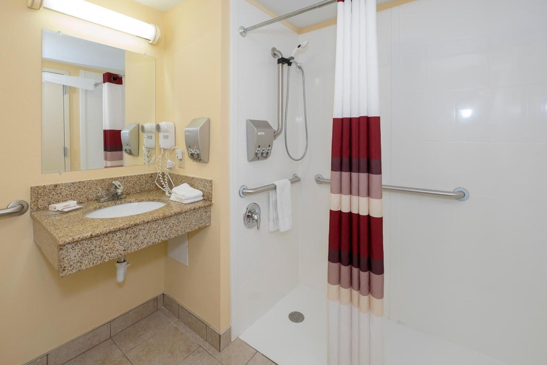 Red Roof Inn Annapolis photo 27