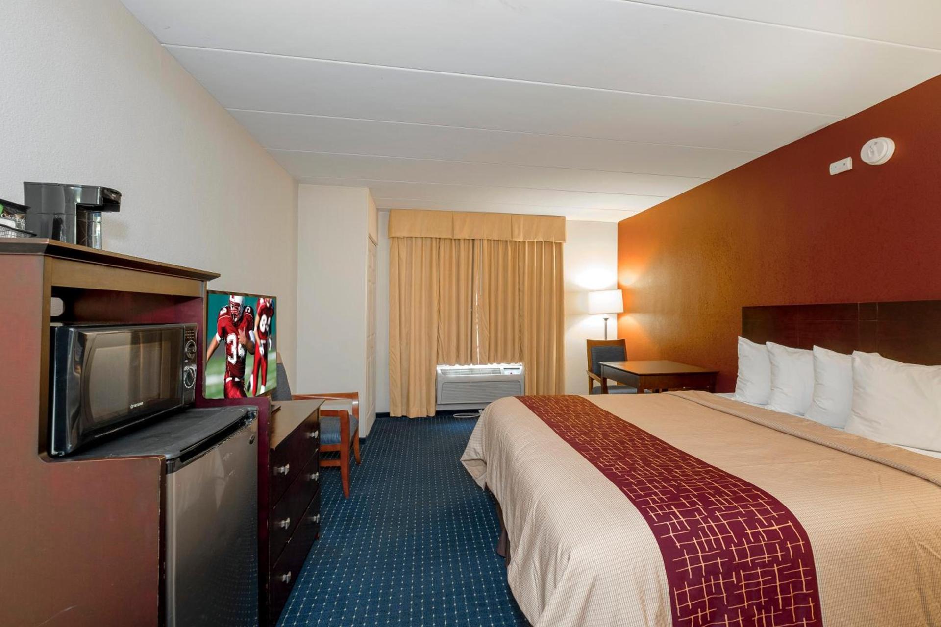 Red Roof Inn Annapolis photo 12