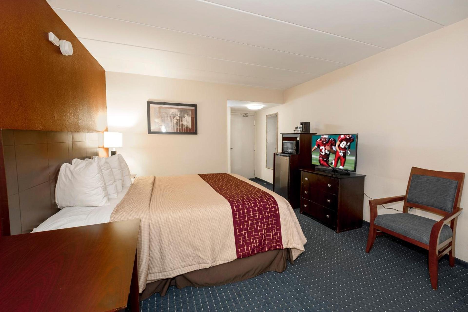 Red Roof Inn Annapolis photo 13