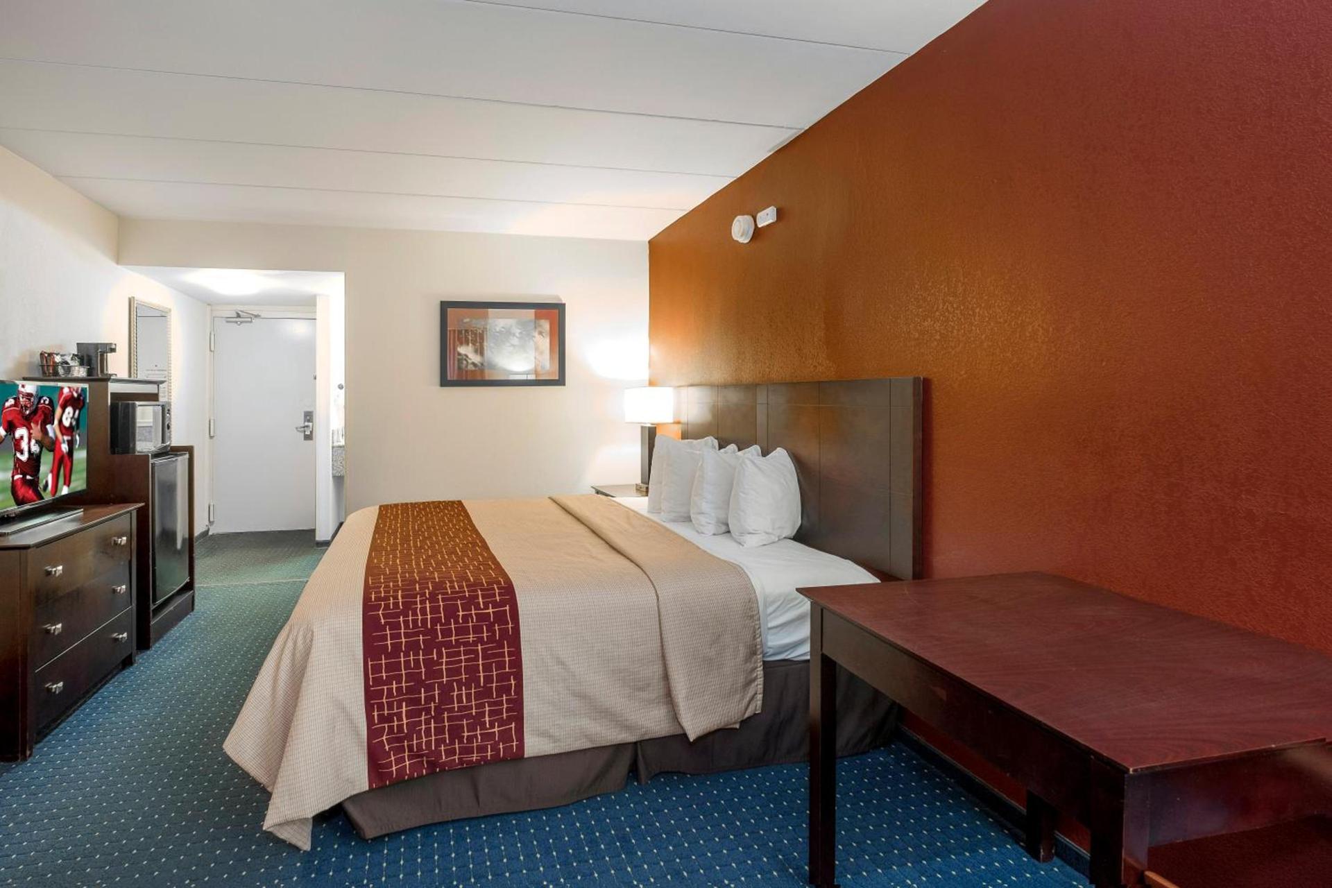 Red Roof Inn Annapolis photo 15