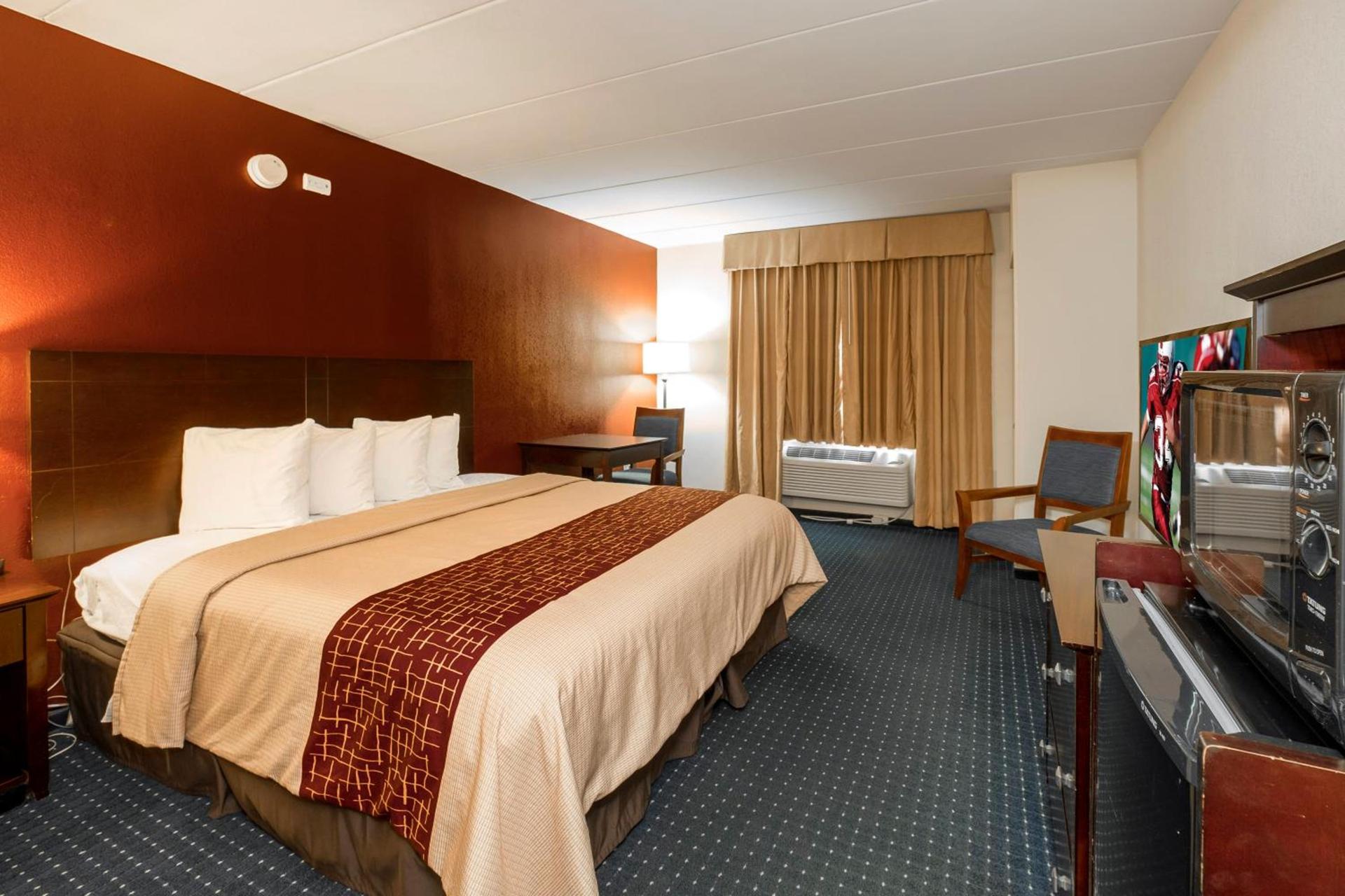 Red Roof Inn Annapolis photo 16