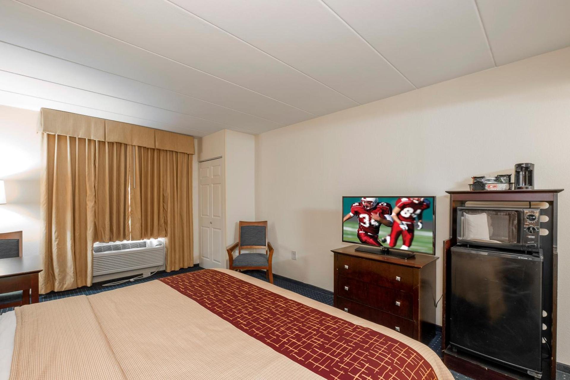 Red Roof Inn Annapolis photo 21