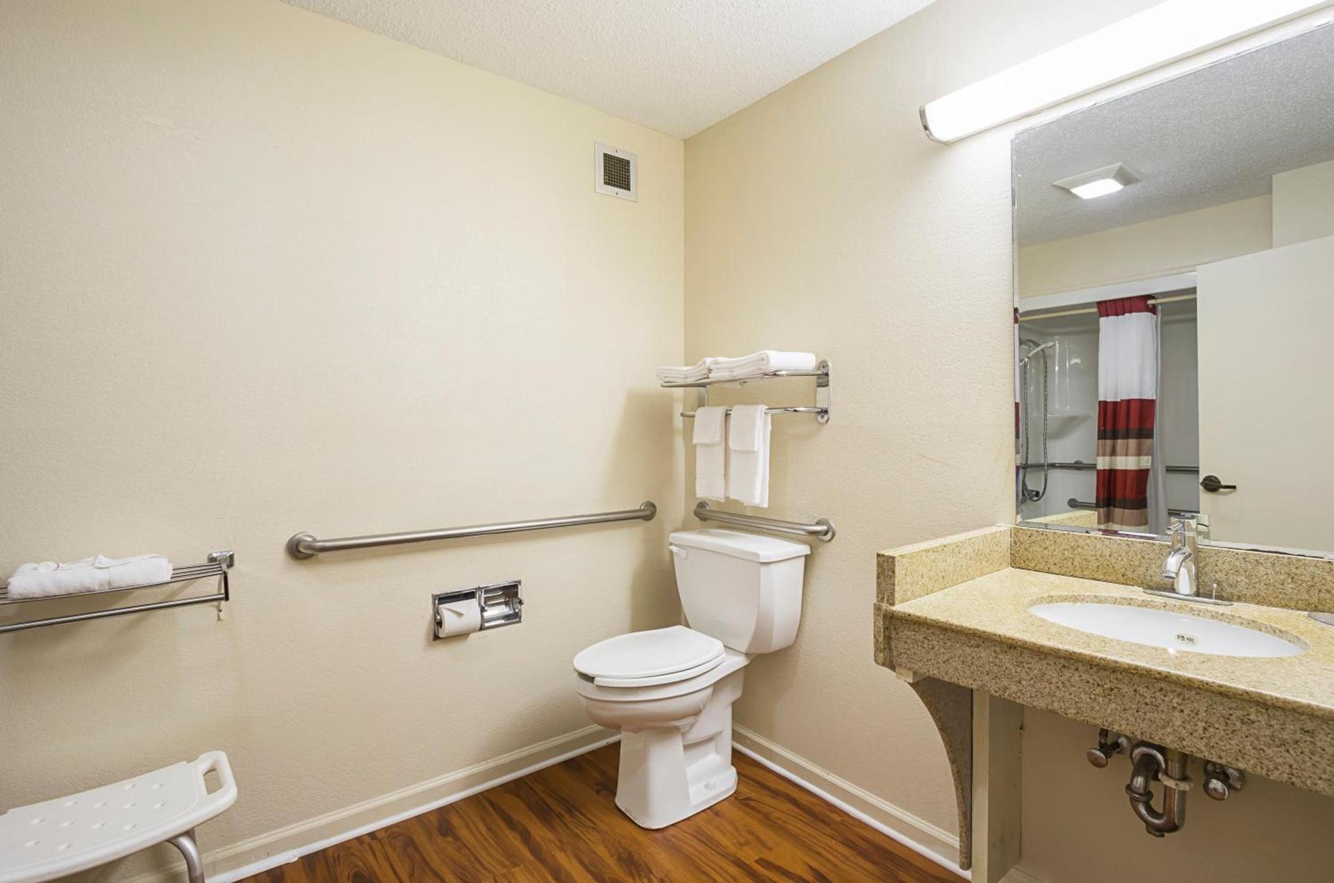 Red Roof Inn & Suites Scottsboro photo 43