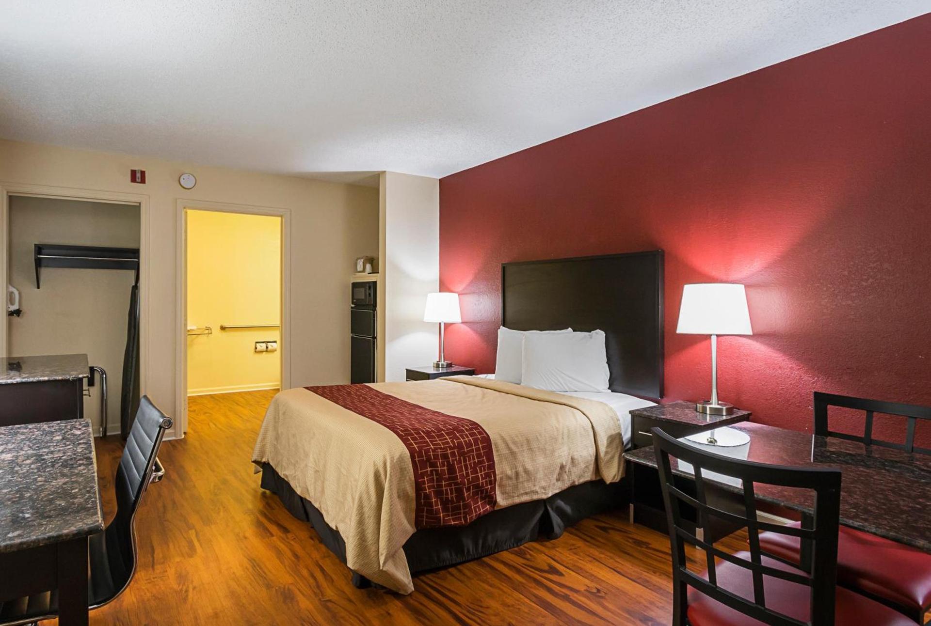 Red Roof Inn & Suites Scottsboro photo 41